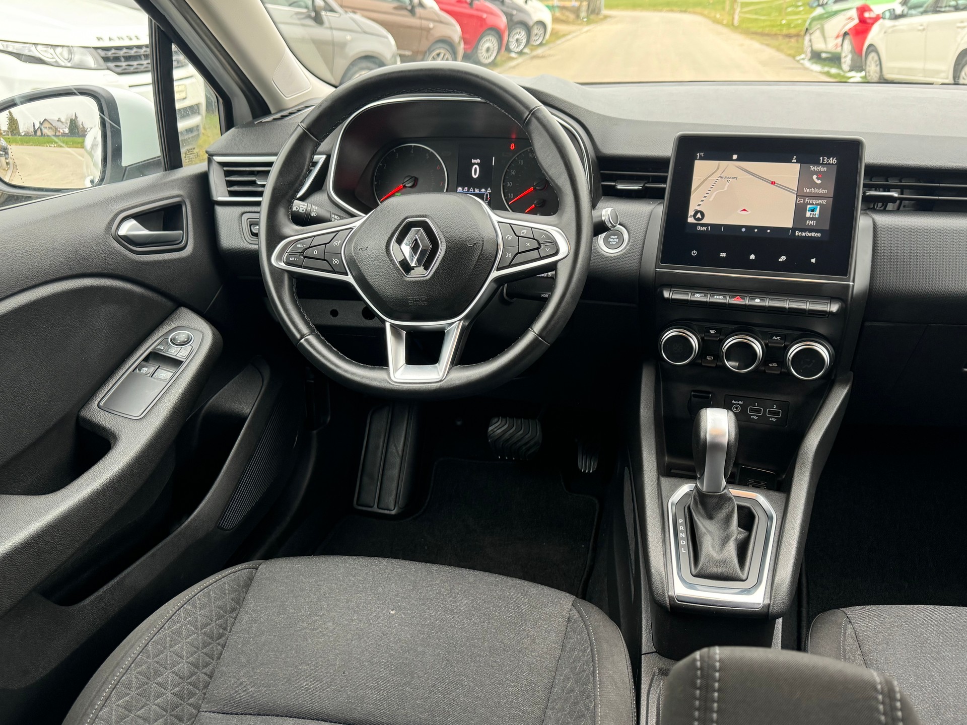 RENAULT Clio 1.0 Business CVT-image-10