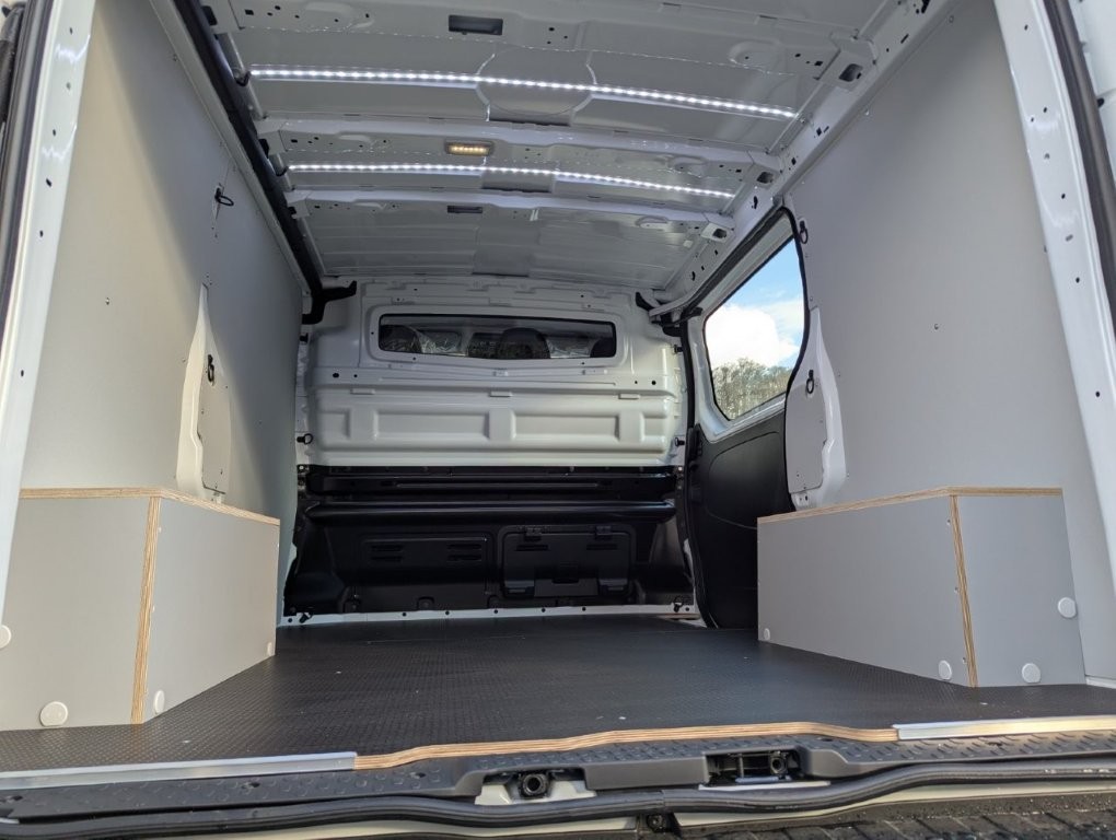 RENAULT 150 BVA L2H1-image-2