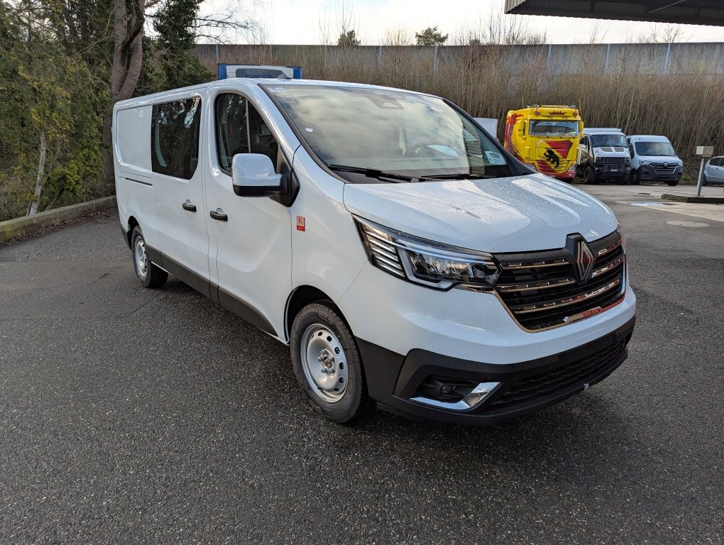 RENAULT 150 BVA L2H1-image-1