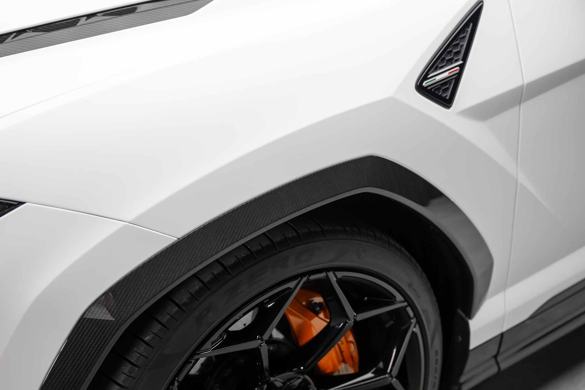 LAMBORGHINI Performante-image-6