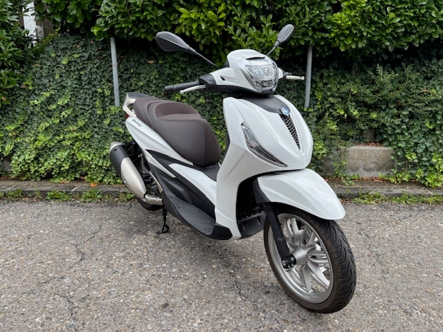 PIAGGIO Beverly 300-showroom-element-2