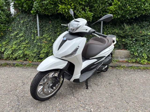 PIAGGIO Beverly 300-showroom-element-1
