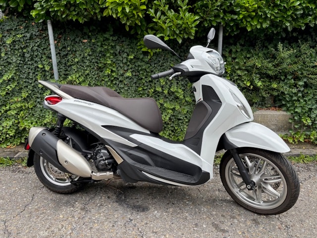 PIAGGIO Beverly 300-showroom-element-3