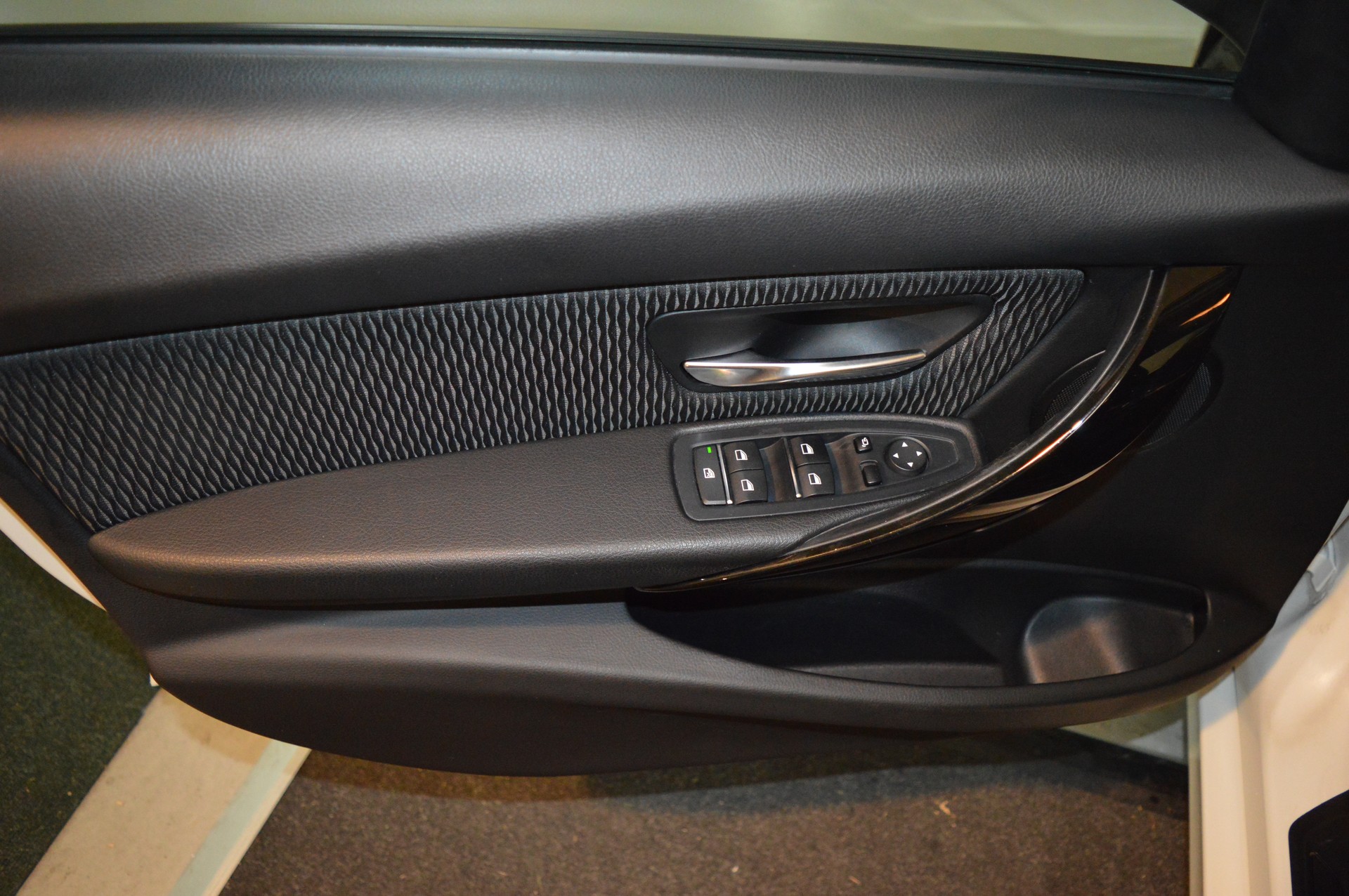 BMW 320i Steptronic-image-18