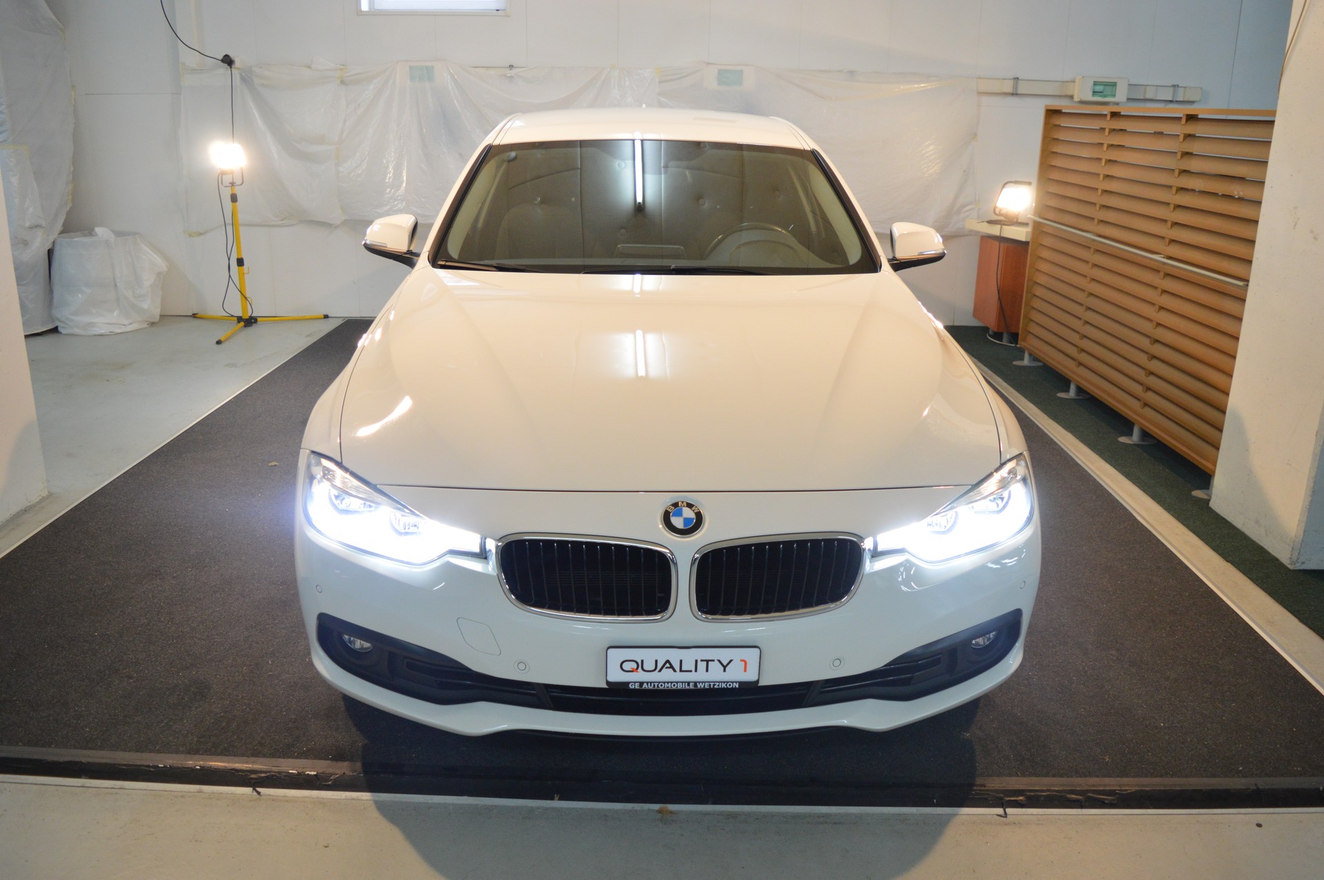 BMW 320i Steptronic-image-2