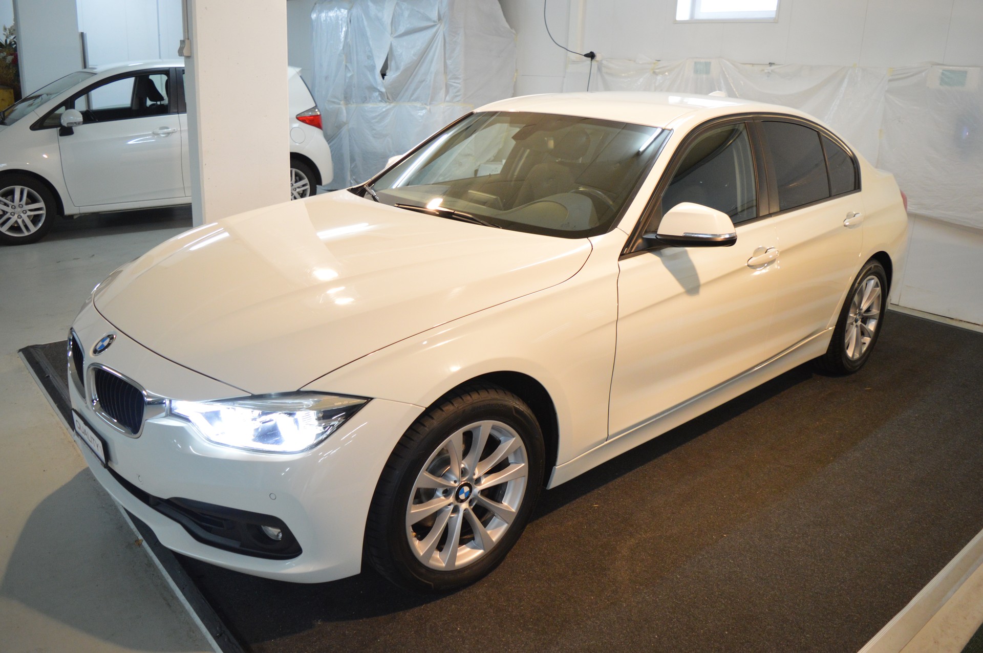 BMW 320i Steptronic-image-0