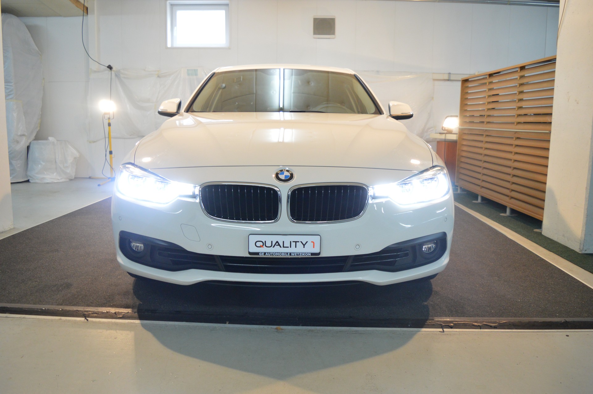 BMW 320i Steptronic-image-1