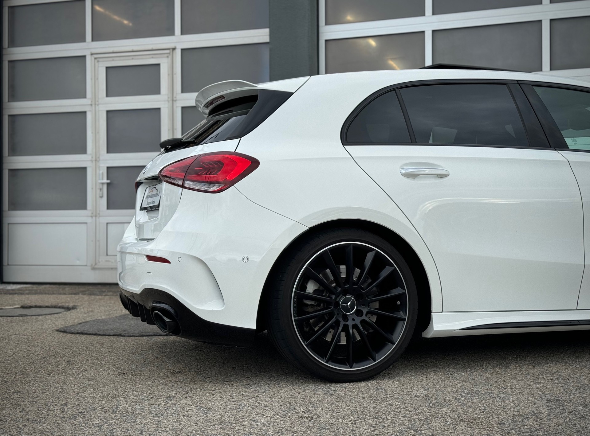MERCEDES-BENZ A 35 AMG 4Matic Speedshift - Véhicule Suisse (CH)-image-3