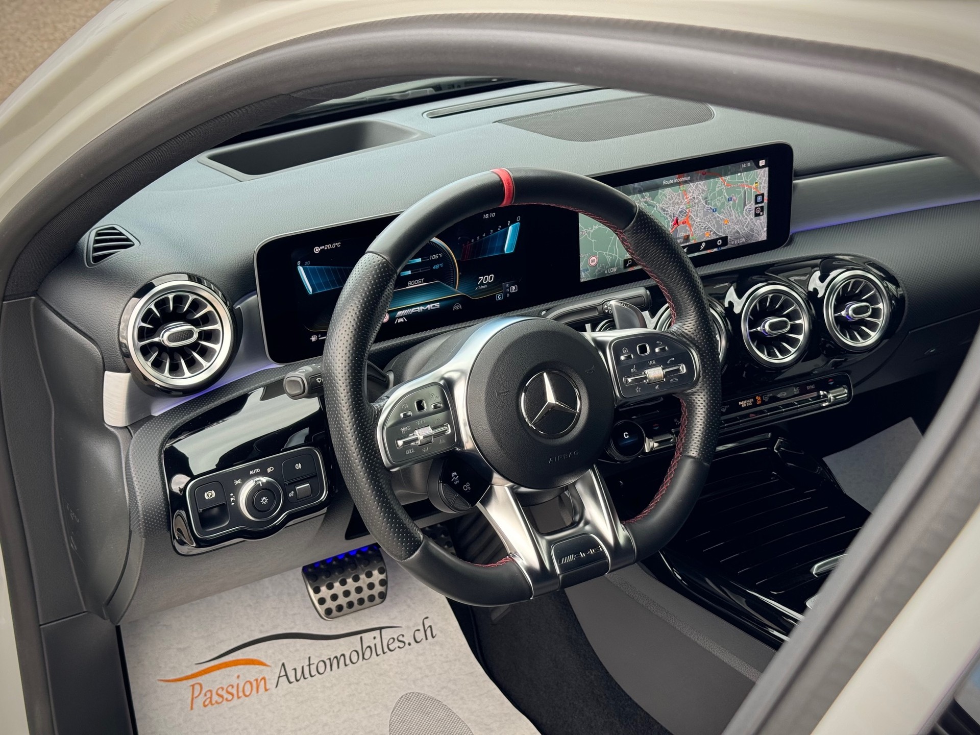 MERCEDES-BENZ A 35 AMG 4Matic Speedshift - Véhicule Suisse (CH)-image-5