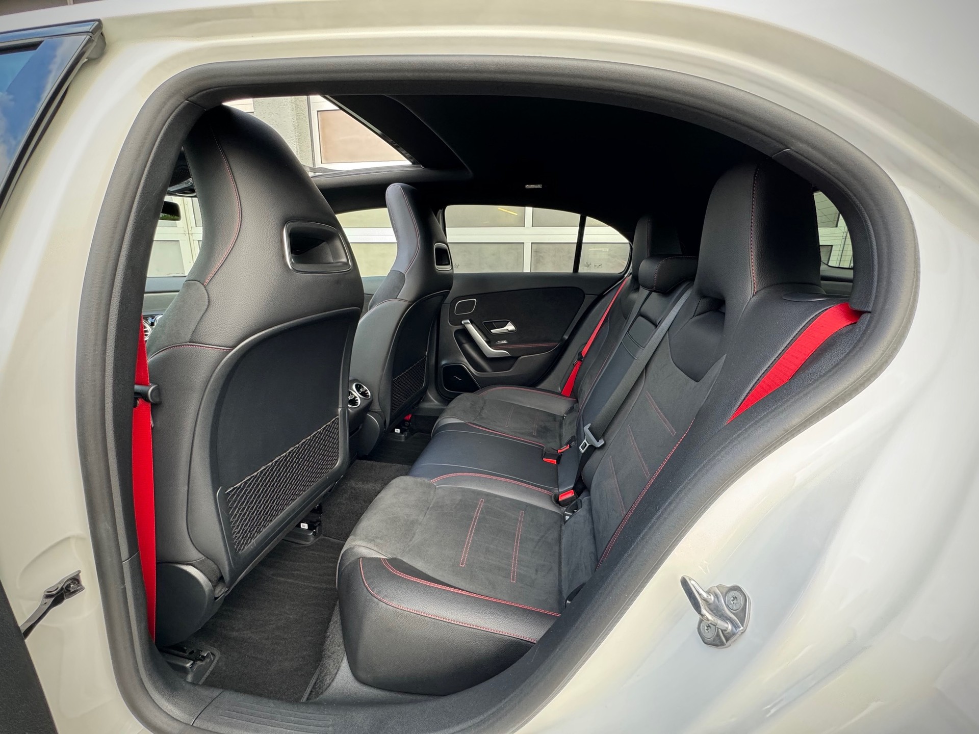MERCEDES-BENZ A 35 AMG 4Matic Speedshift - Véhicule Suisse (CH)-image-7