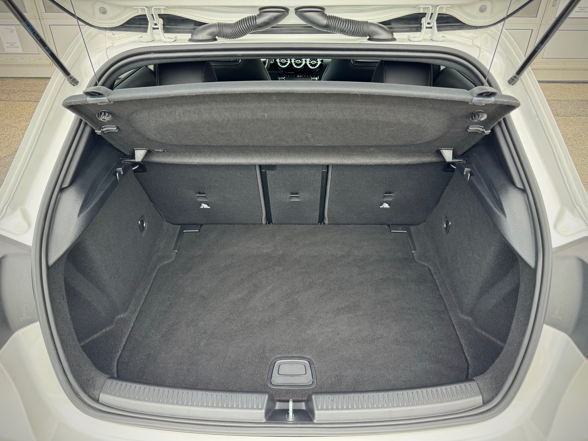 MERCEDES-BENZ A 35 AMG 4Matic Speedshift - Véhicule Suisse (CH)-image-14