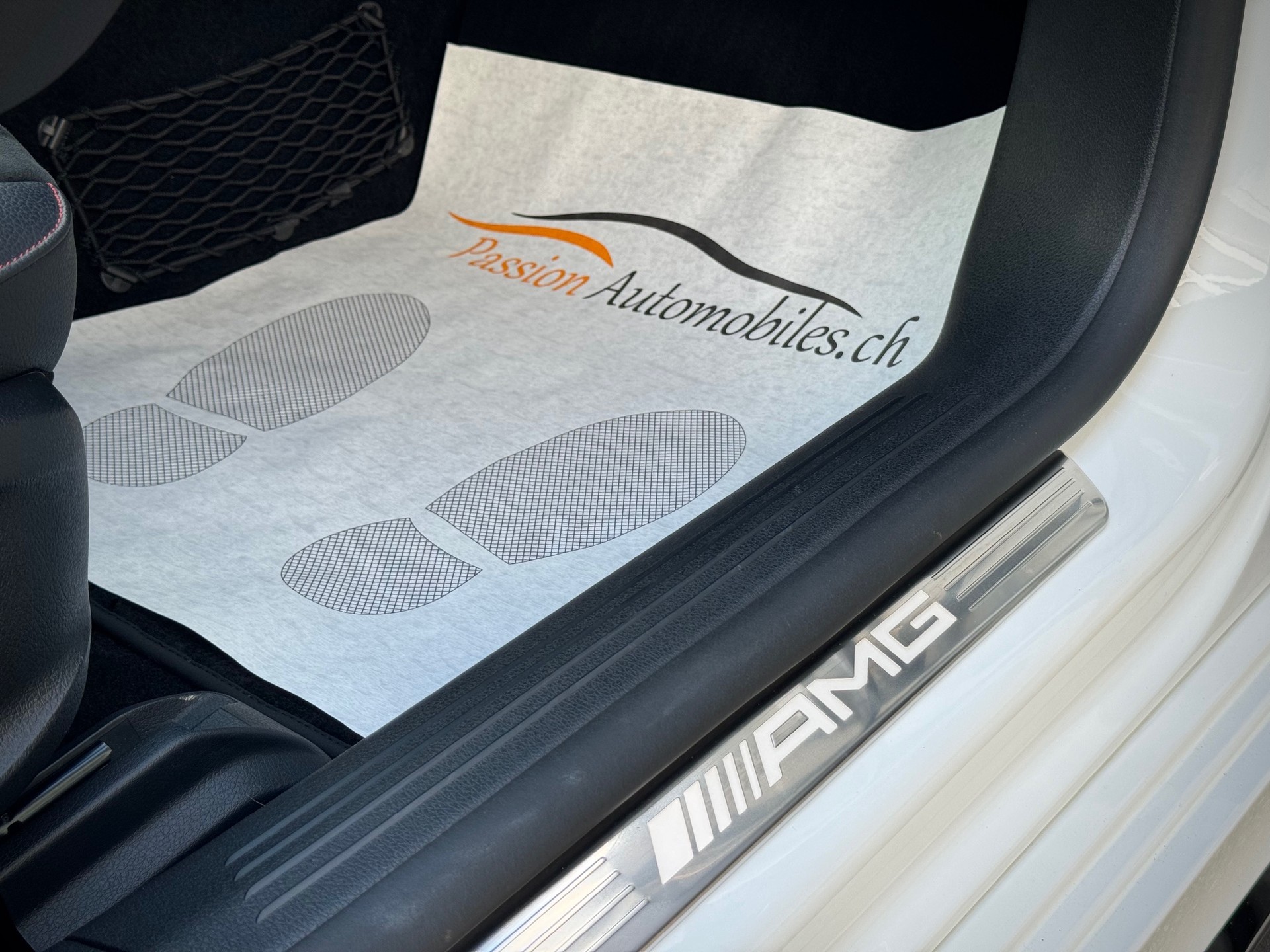 MERCEDES-BENZ A 35 AMG 4Matic Speedshift - Véhicule Suisse (CH)-image-13