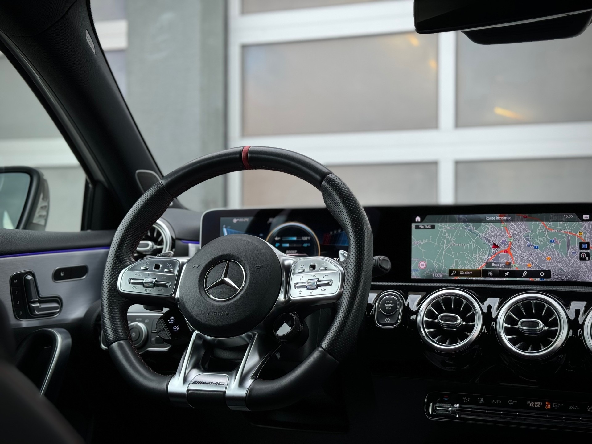 MERCEDES-BENZ A 35 AMG 4Matic Speedshift - Véhicule Suisse (CH)-image-8