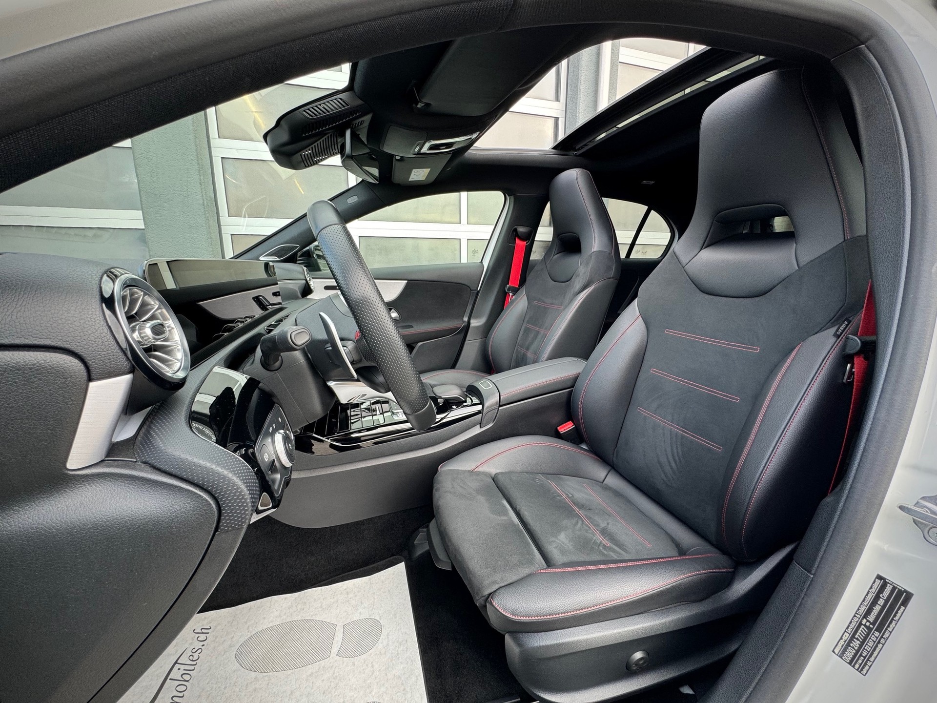 MERCEDES-BENZ A 35 AMG 4Matic Speedshift - Véhicule Suisse (CH)-image-6