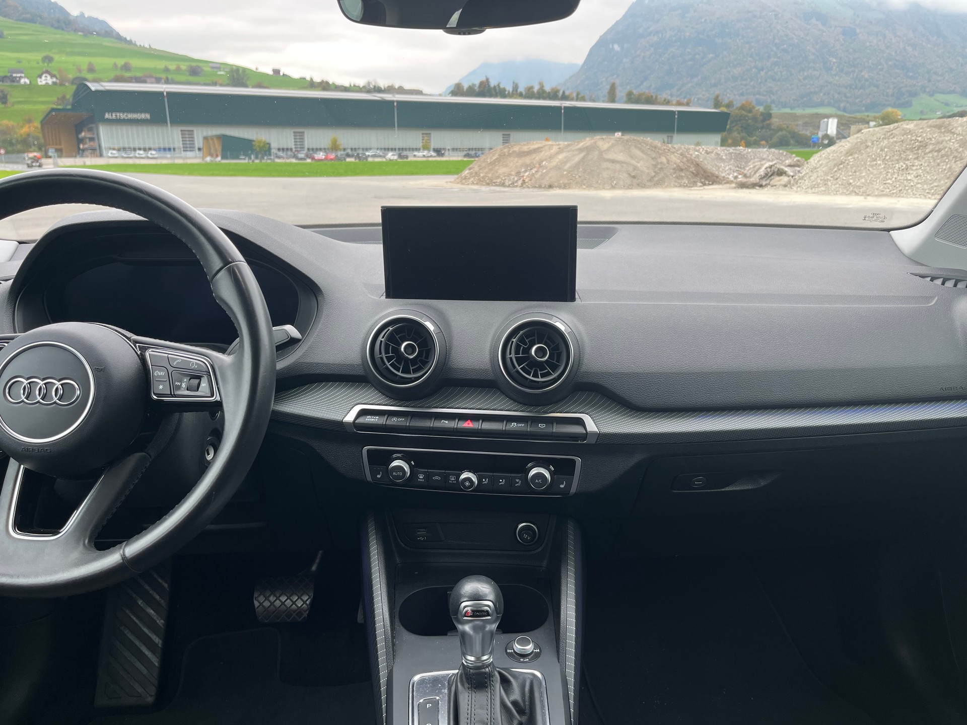 AUDI Q2 35 TFSI AttractionI S-tronic-image-3