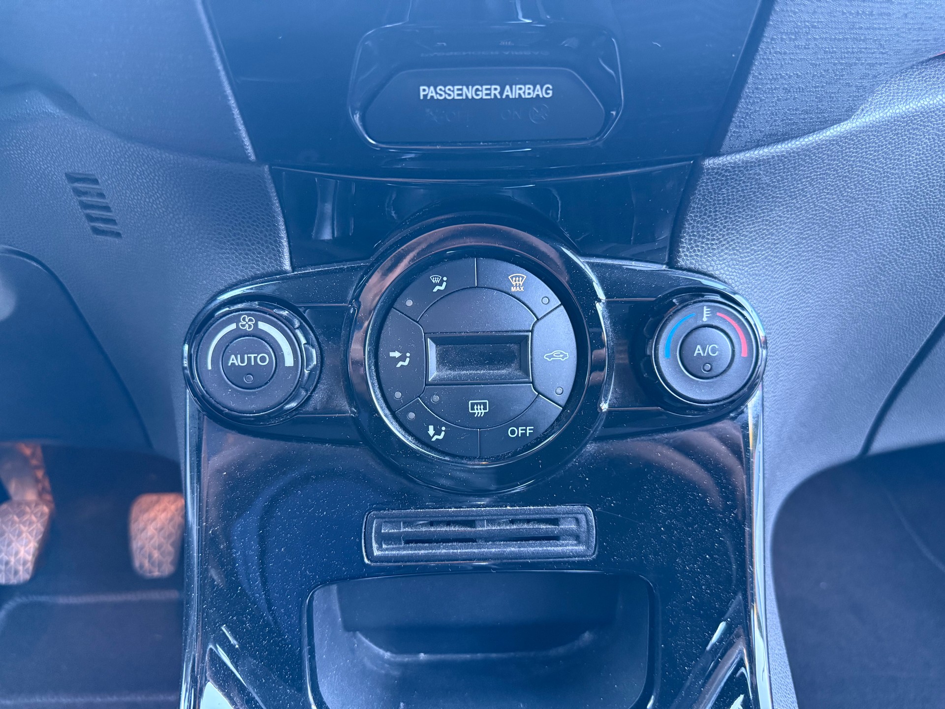 FORD Fiesta 1.0 SCTi Titanium-image-9