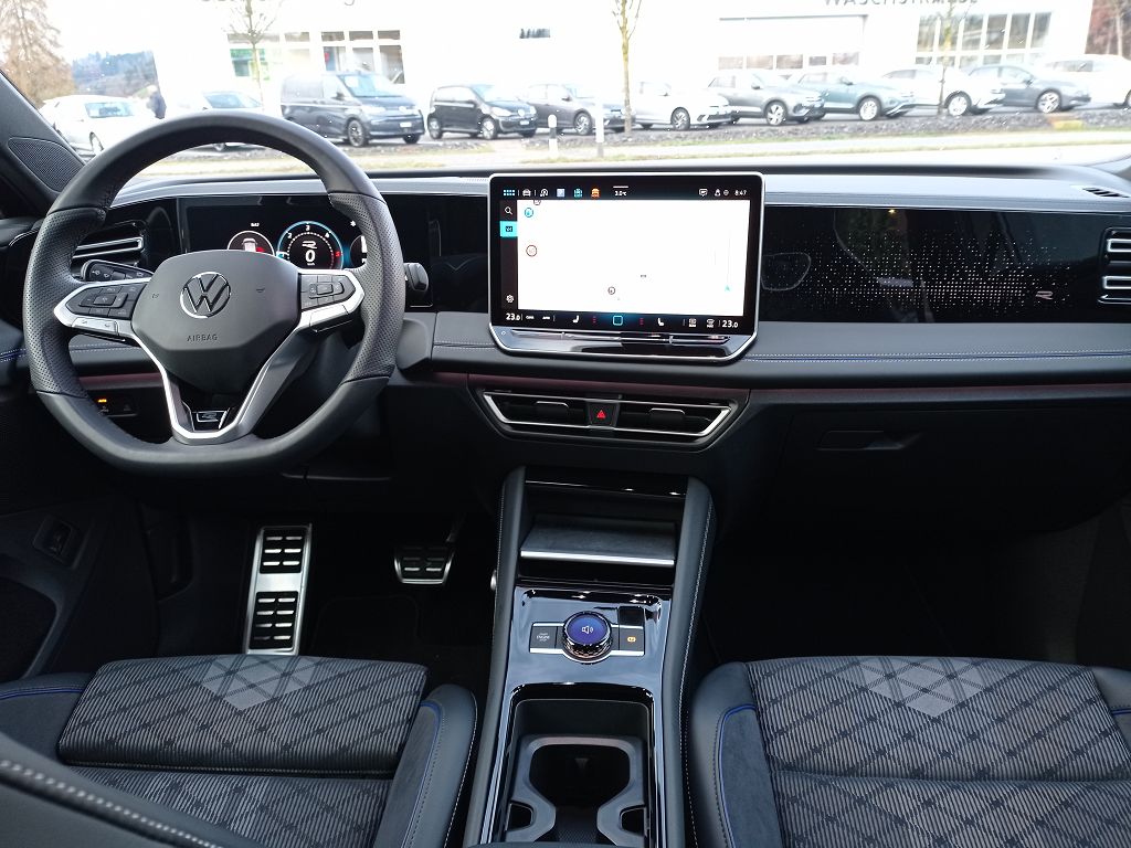 VW Tiguan 2.0 TDI SCR R-Line 4Motion DSG-image-9