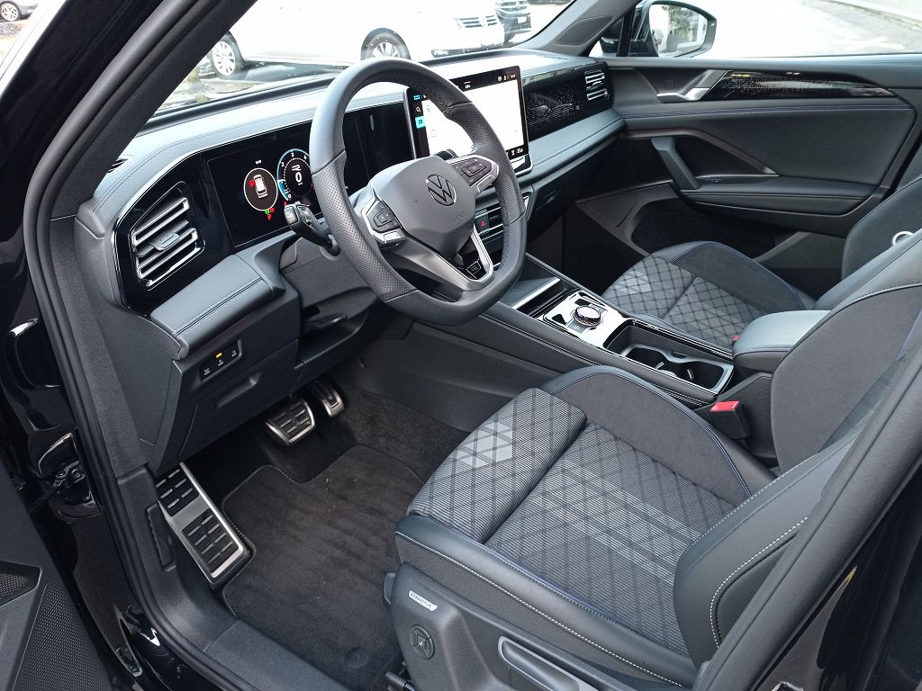 VW Tiguan 2.0 TDI SCR R-Line 4Motion DSG-image-8