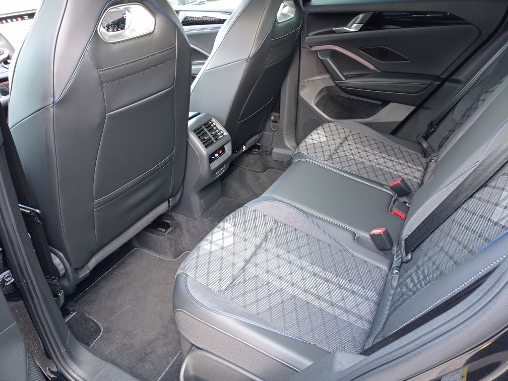 VW Tiguan 2.0 TDI SCR R-Line 4Motion DSG-image-12