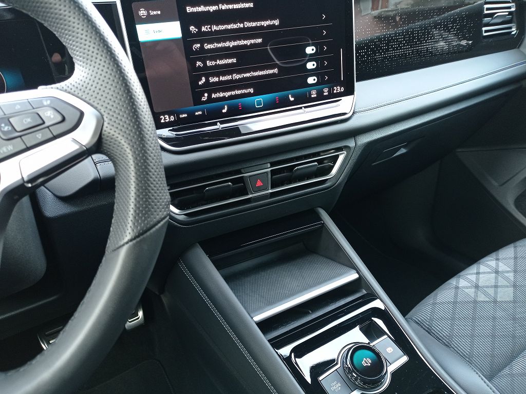 VW Tiguan 2.0 TDI SCR R-Line 4Motion DSG-image-19