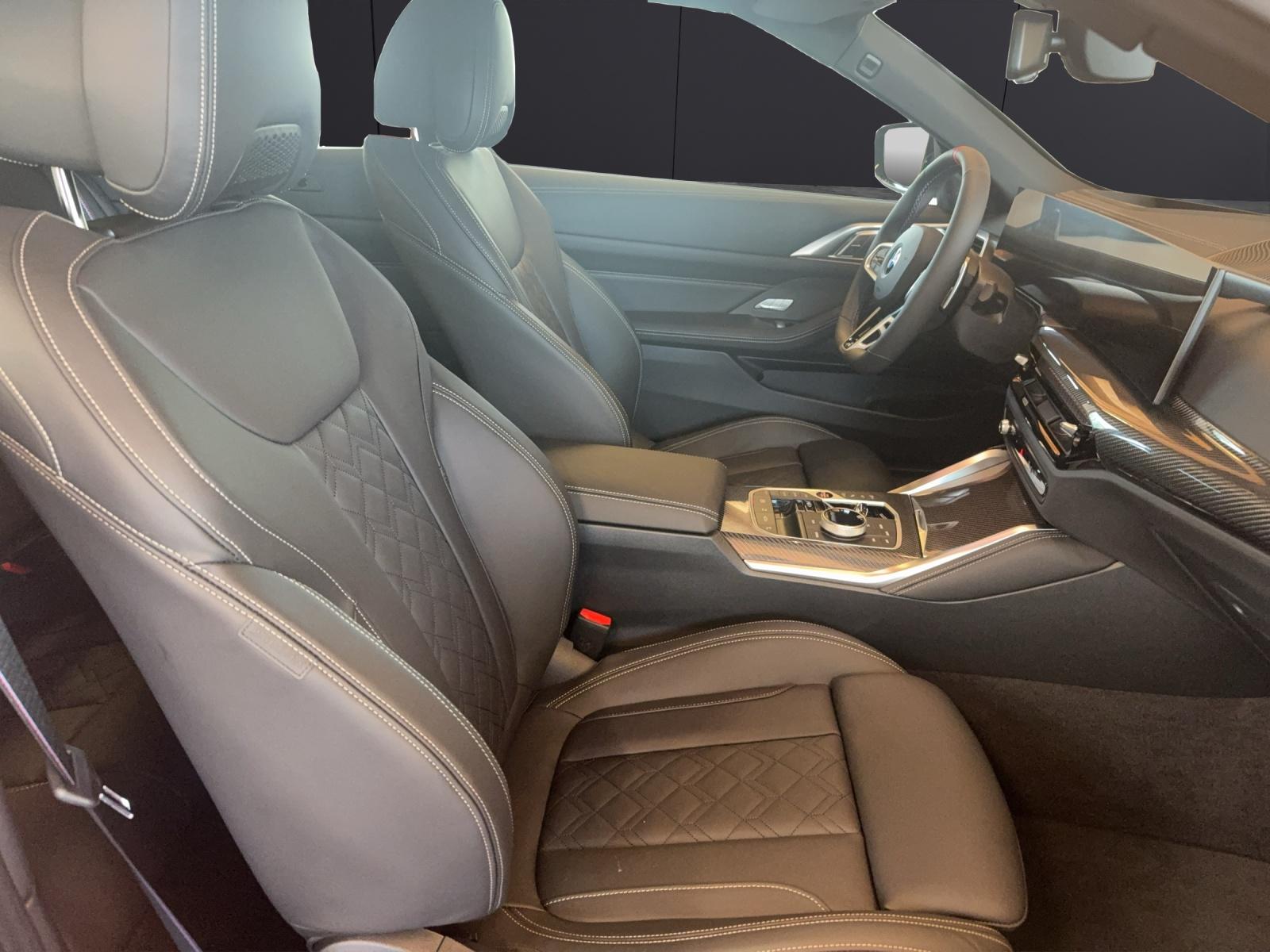 BMW M440i xDrive Cabrio-image-14