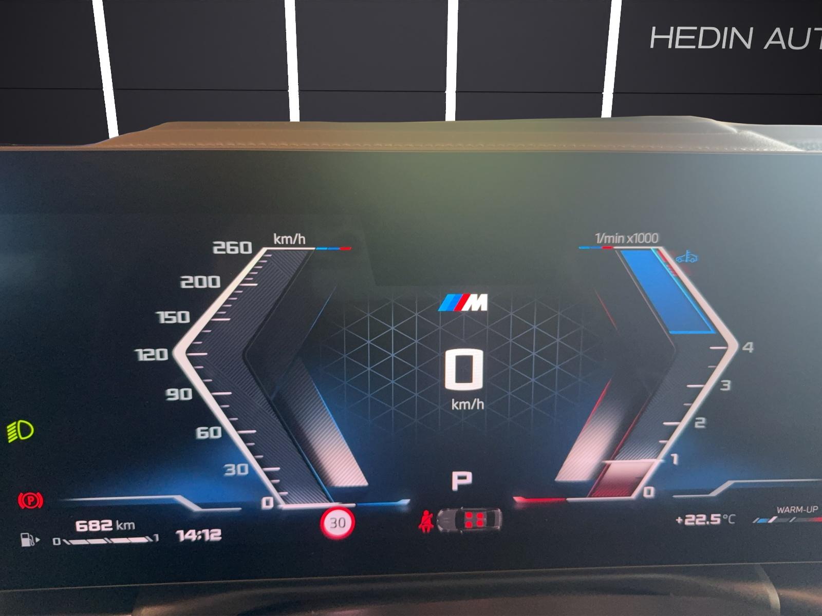 BMW M440i xDrive Cabrio-image-16