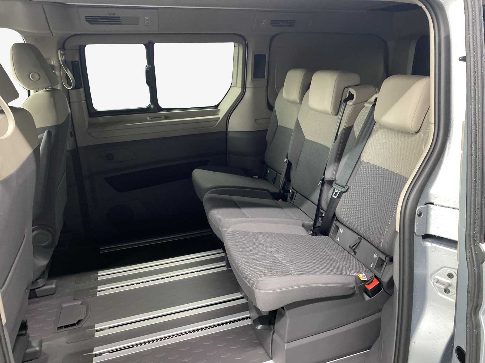 VW California 2.0 TDI Beach Tour-image-11