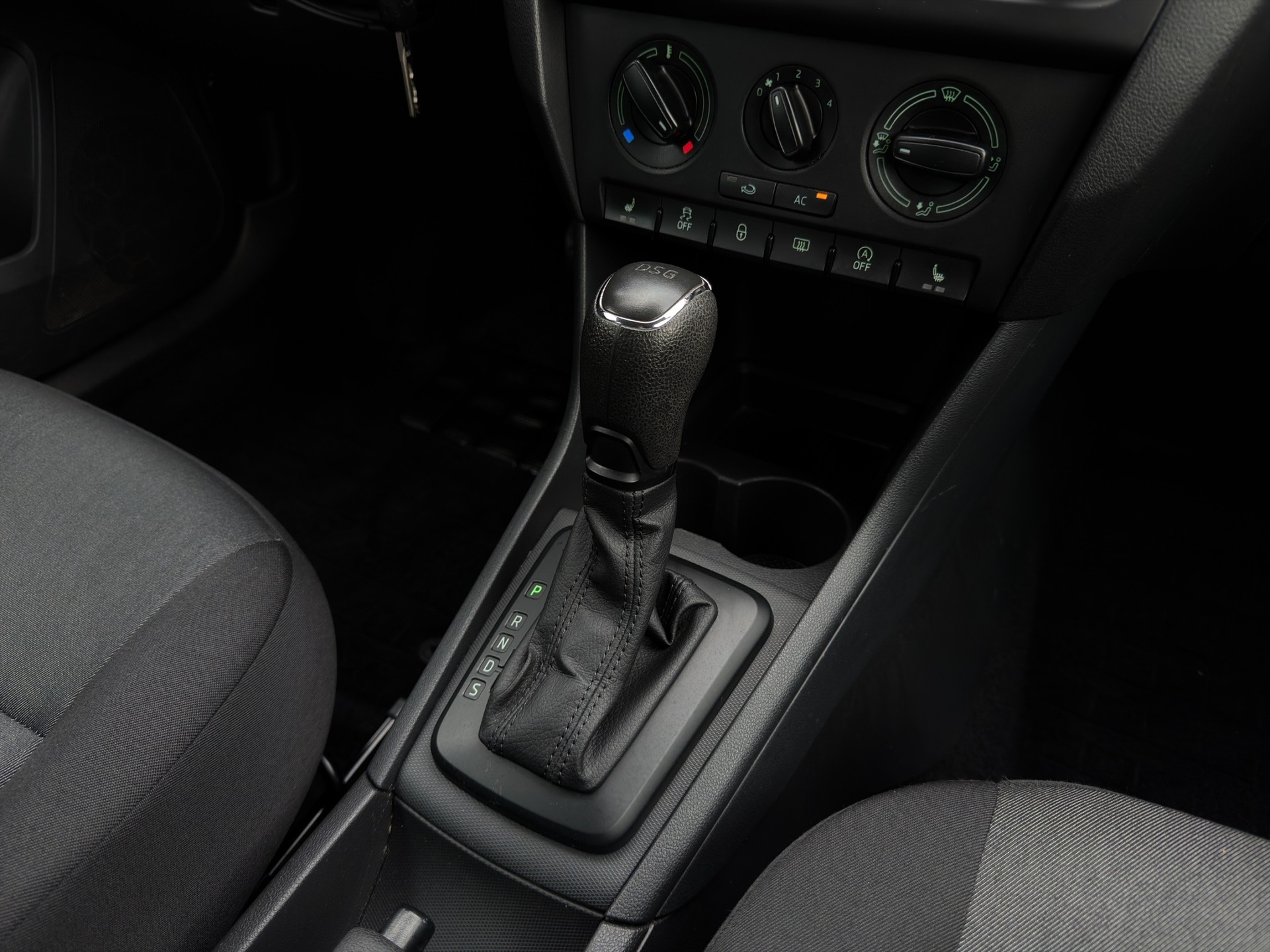 SKODA Rapid Spaceback 1.4 TSI Active DSG-image-15
