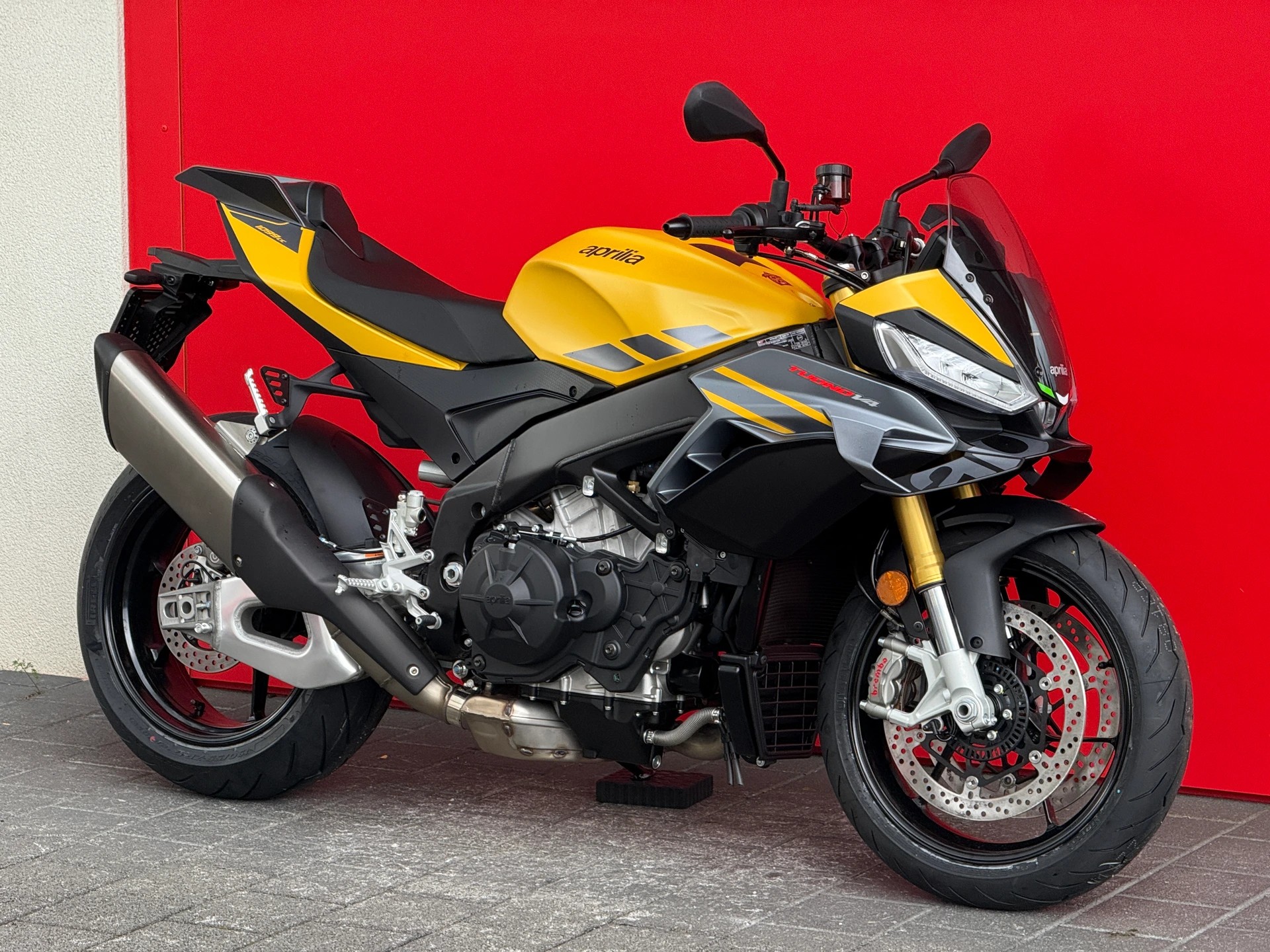APRILIA Tuono V4 1100-showroom-element-2