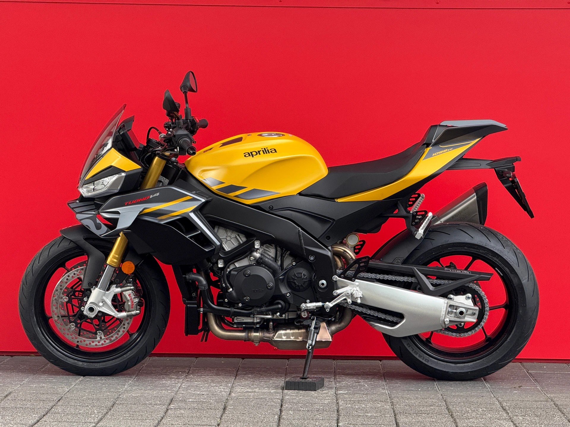 APRILIA Tuono V4 1100-showroom-element-3