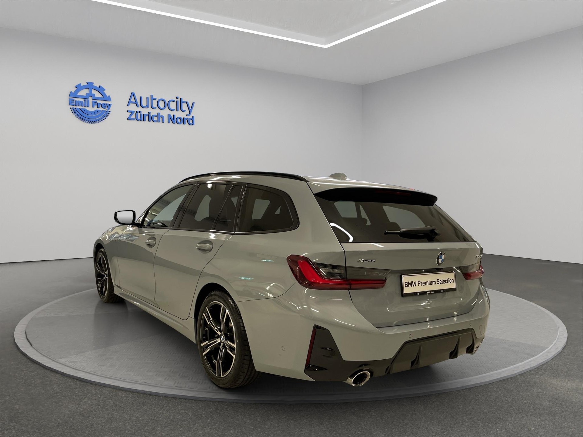 BMW 330d xDrive 48V Touring-image-4