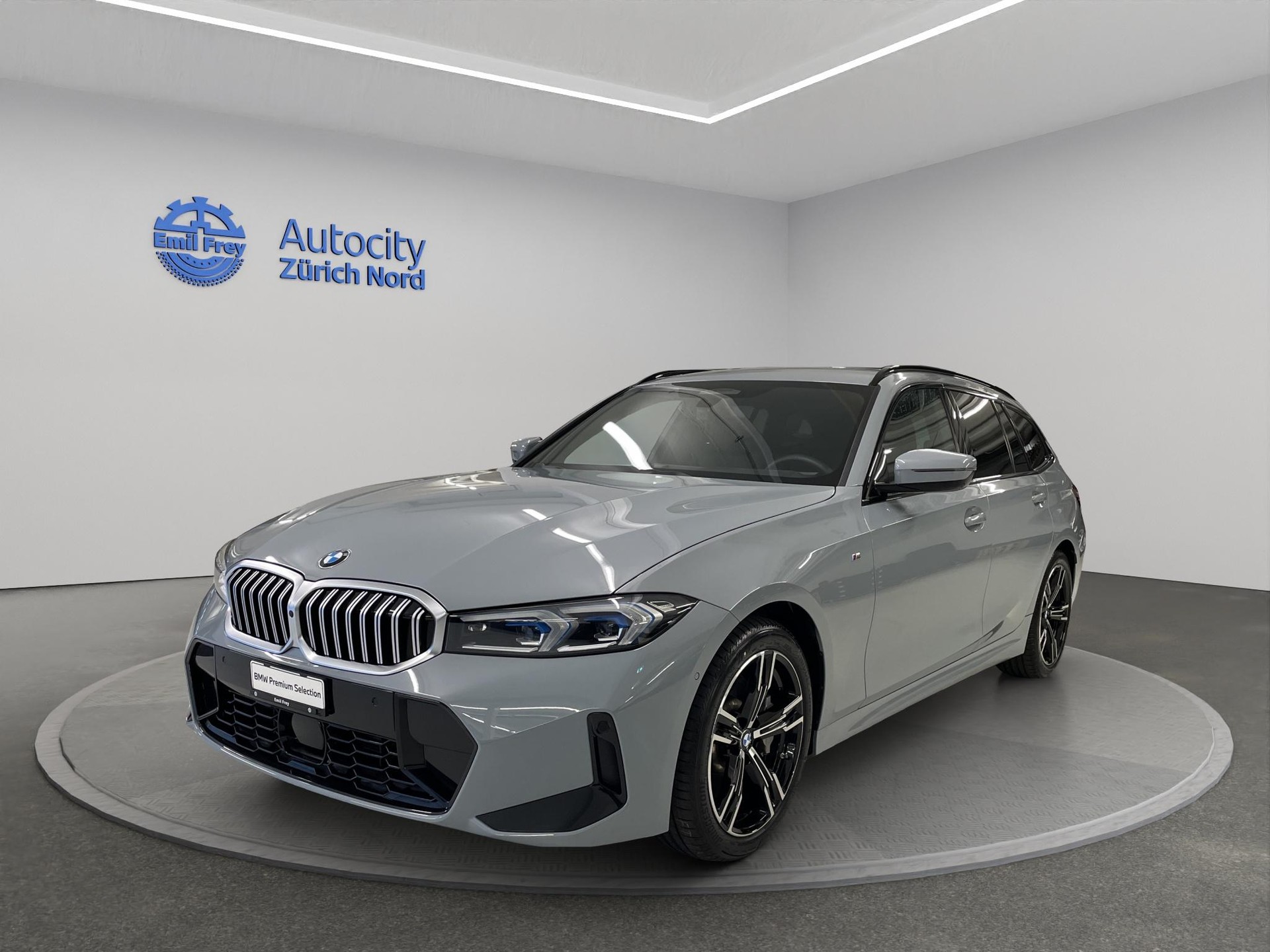 BMW 330d xDrive 48V Touring-image-0