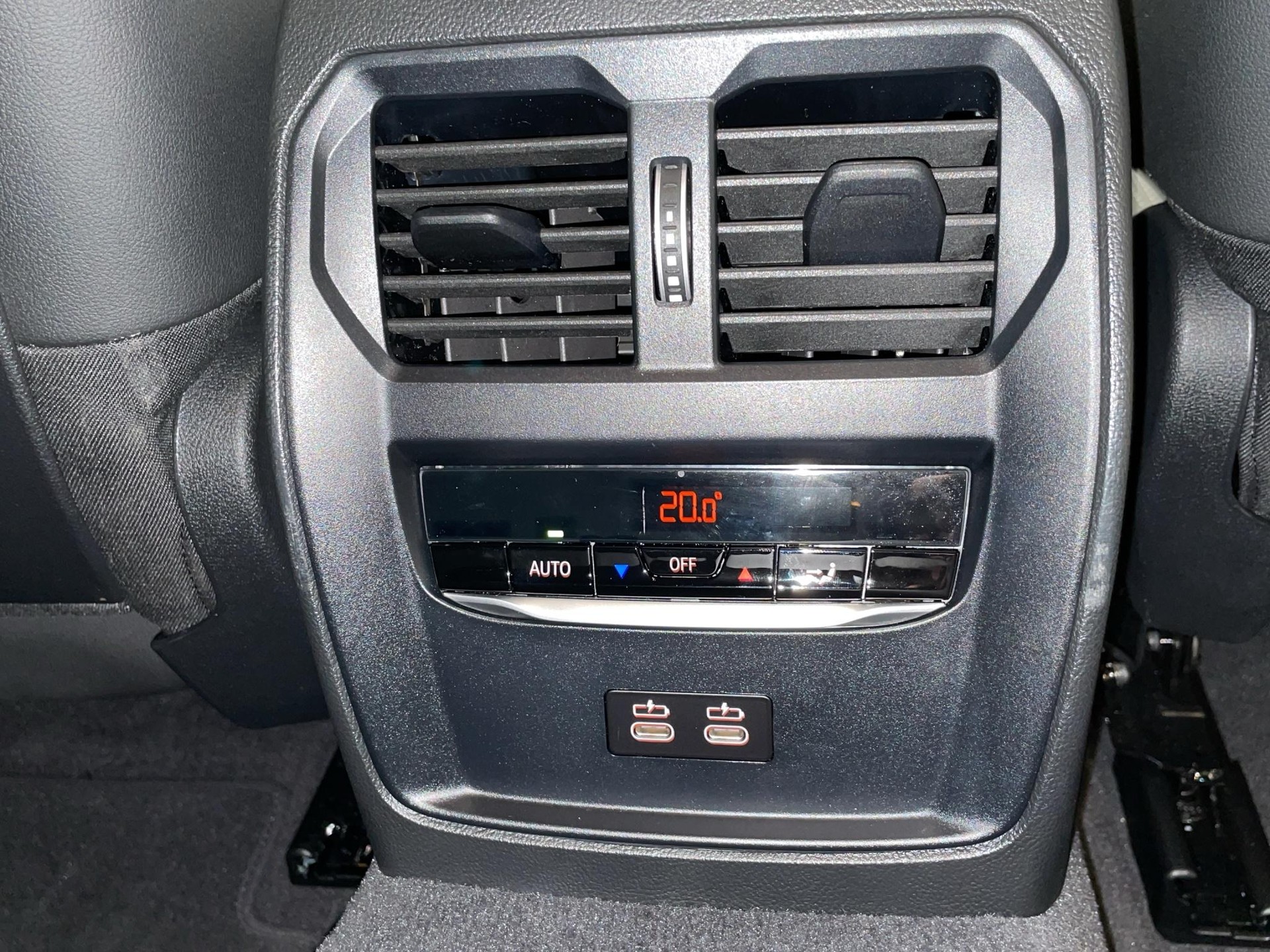 BMW 330d xDrive 48V Touring-image-19