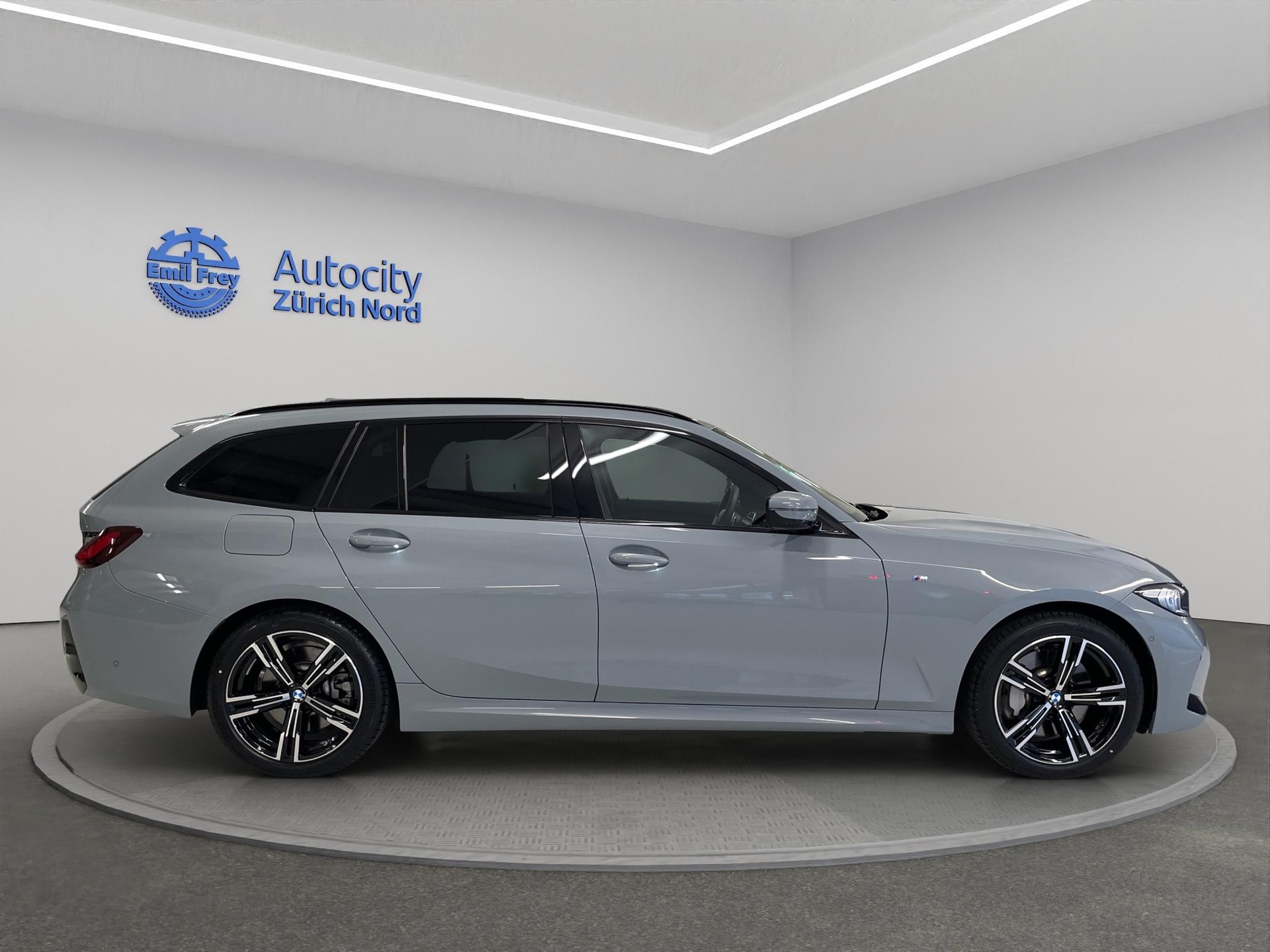 BMW 330d xDrive 48V Touring-image-6