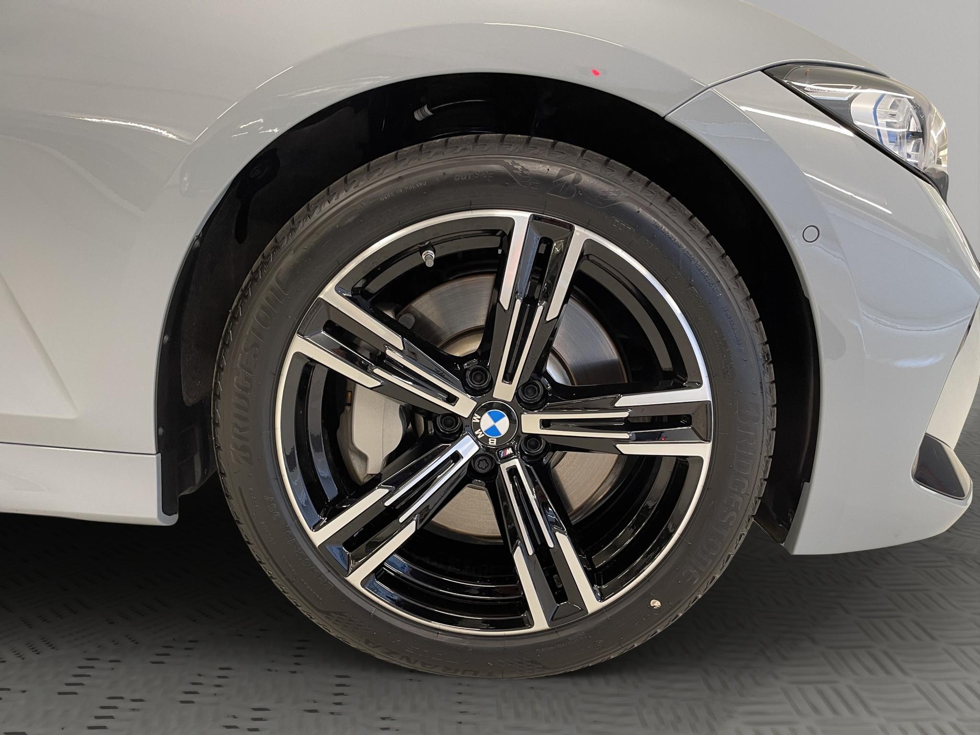 BMW 330d xDrive 48V Touring-image-9