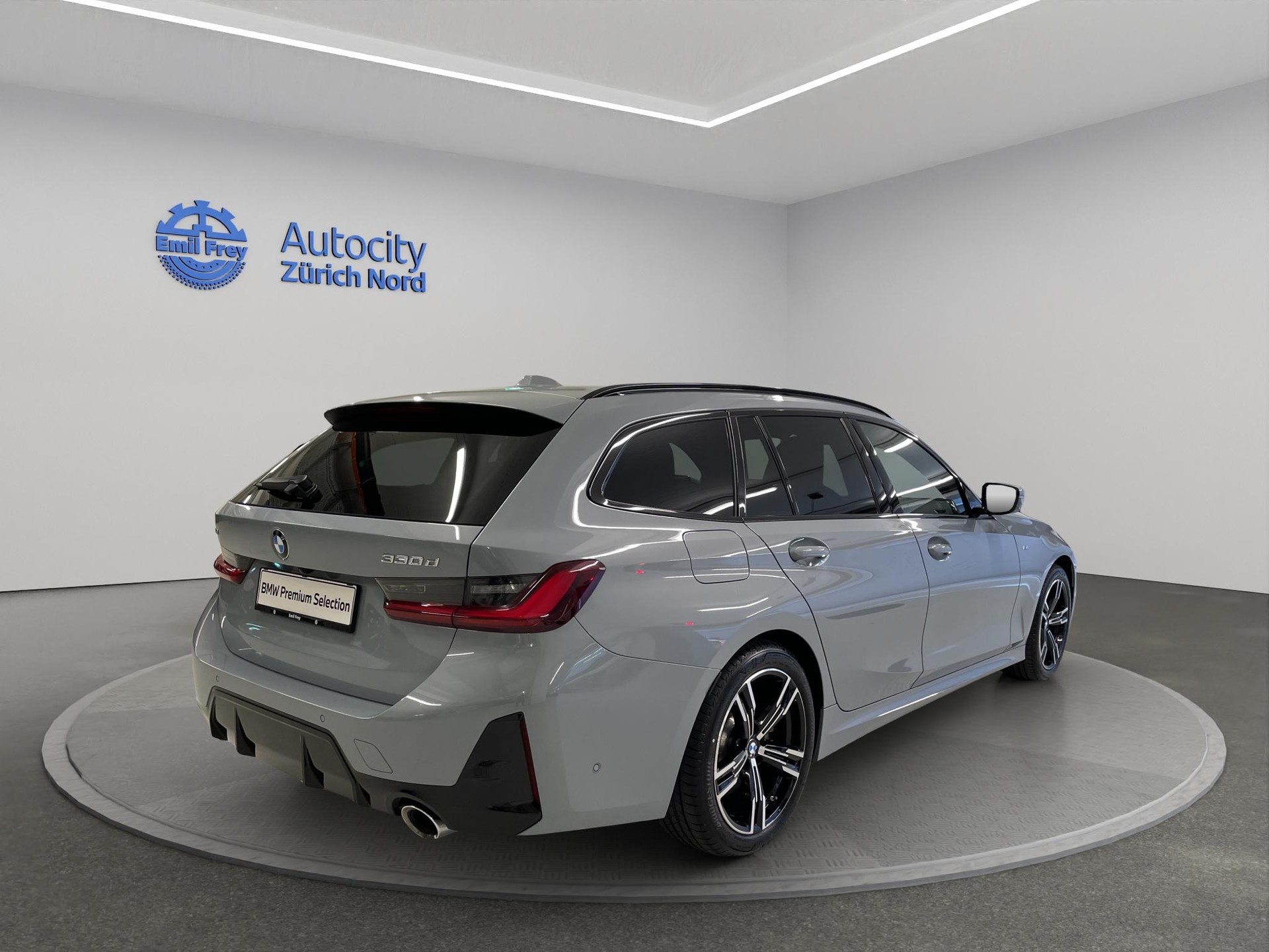 BMW 330d xDrive 48V Touring-image-1