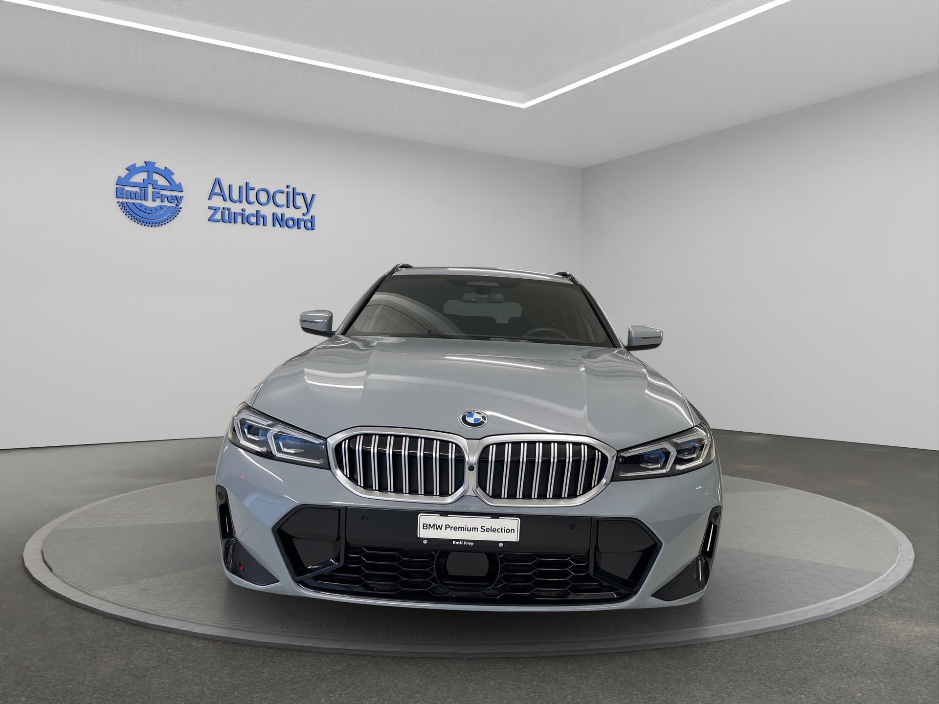 BMW 330d xDrive 48V Touring-image-7