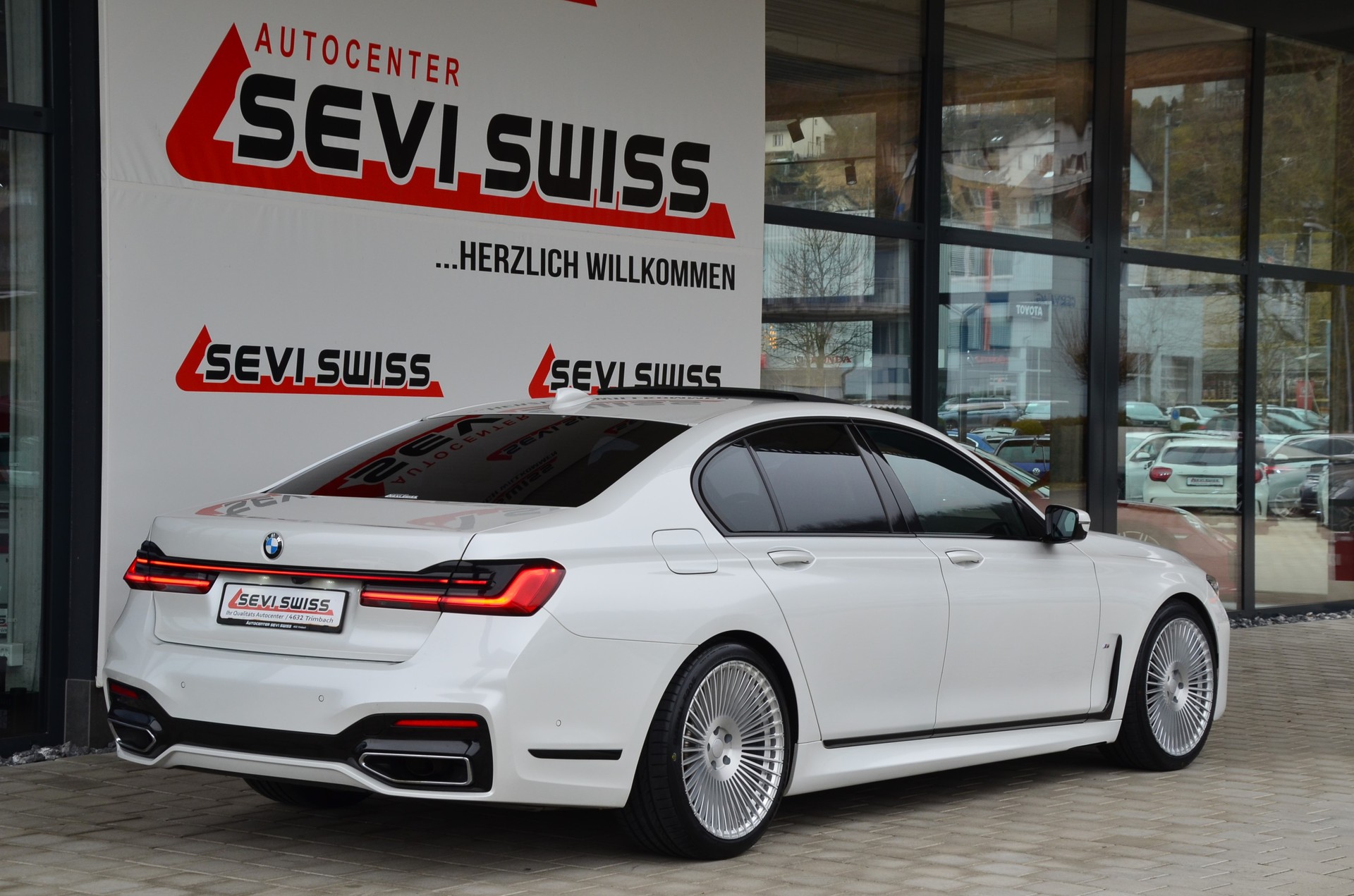 BMW 730d xDrive 48V M Sport Steptronic*Frisch ab MFK,1 Jahr oder 20'000km Garantie auf Motor und Getriebe*-image-3