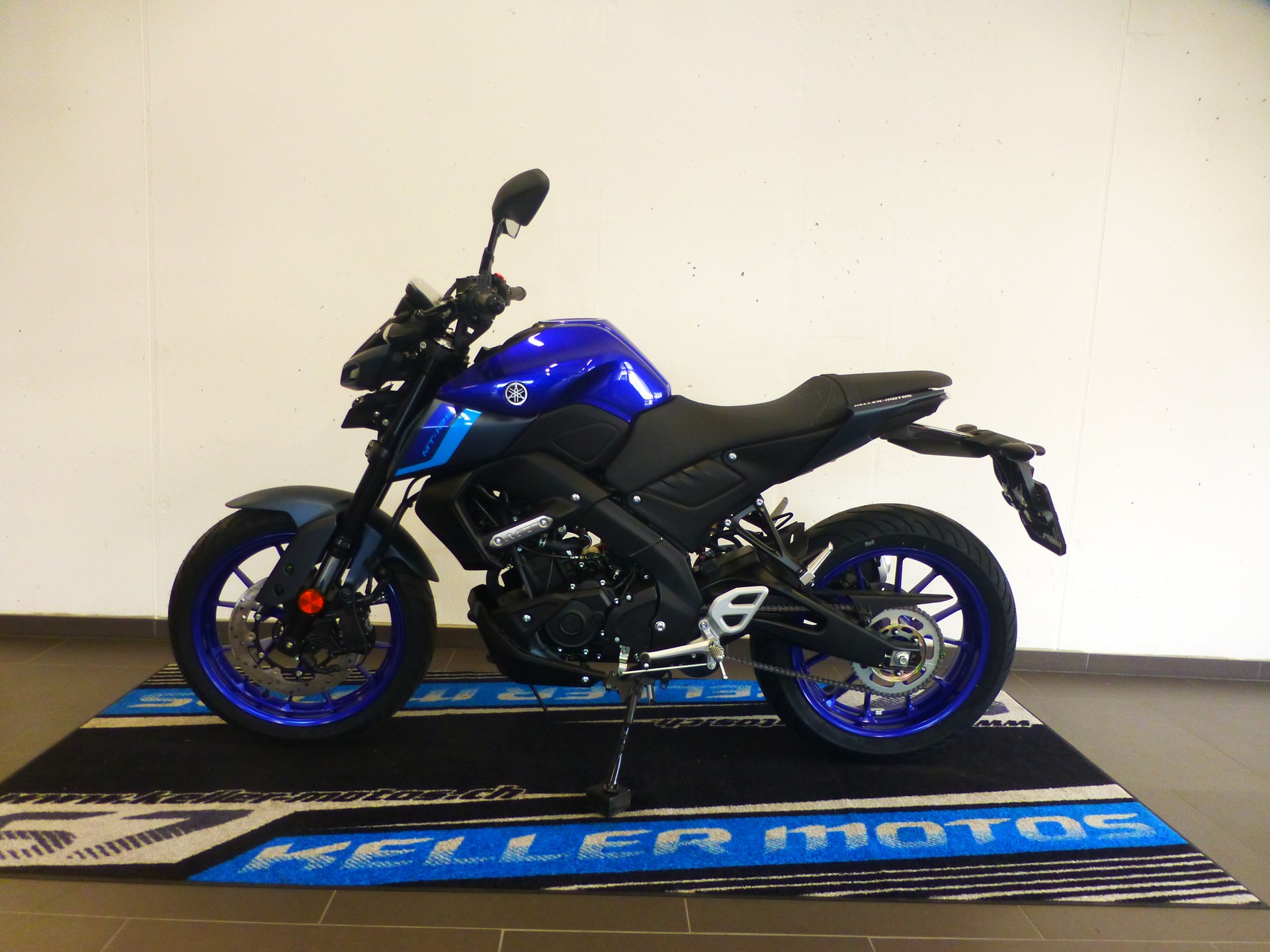 YAMAHA MT-125 ABS-showroom-element-2