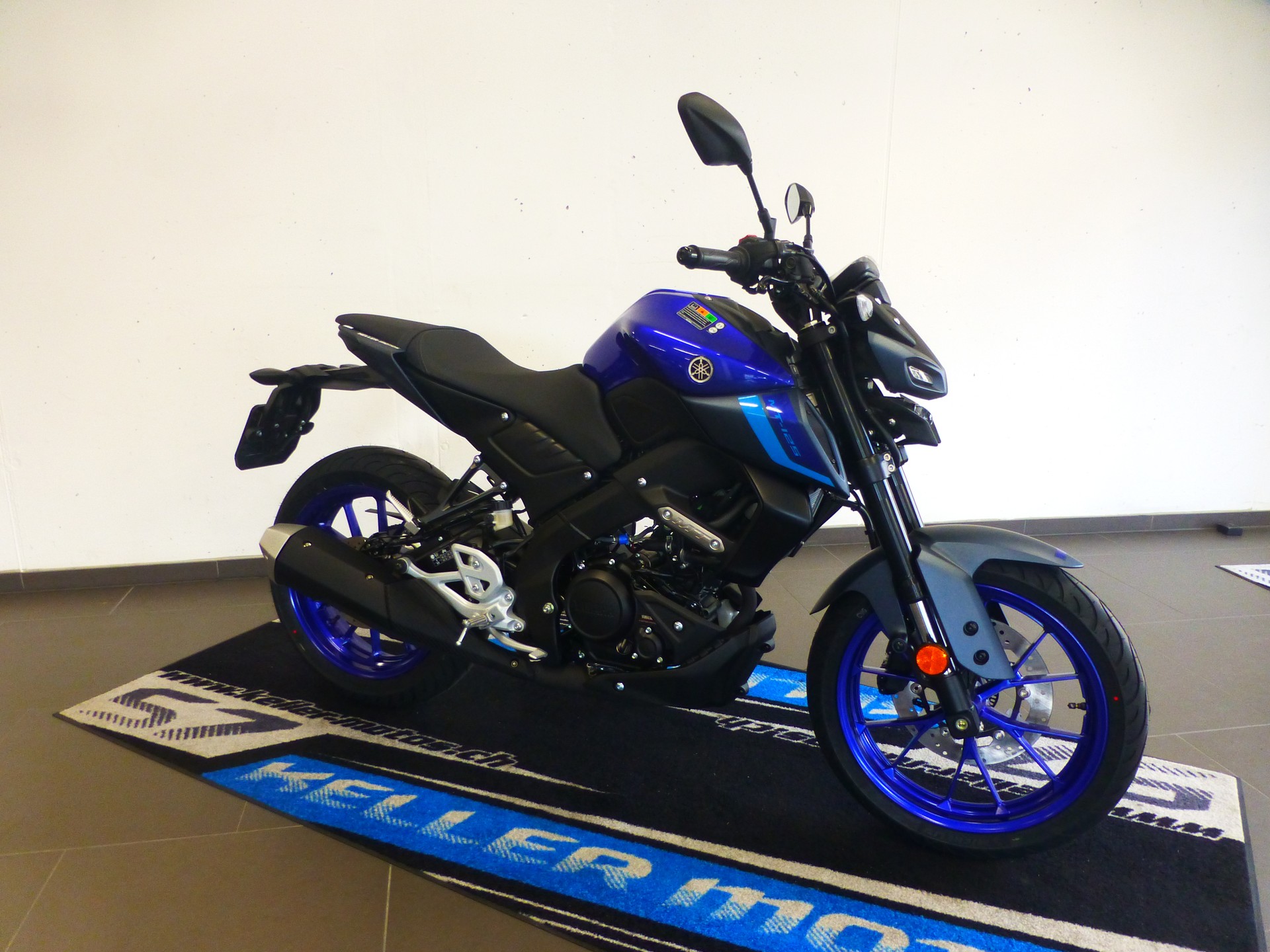 YAMAHA MT-125 ABS-showroom-element-3