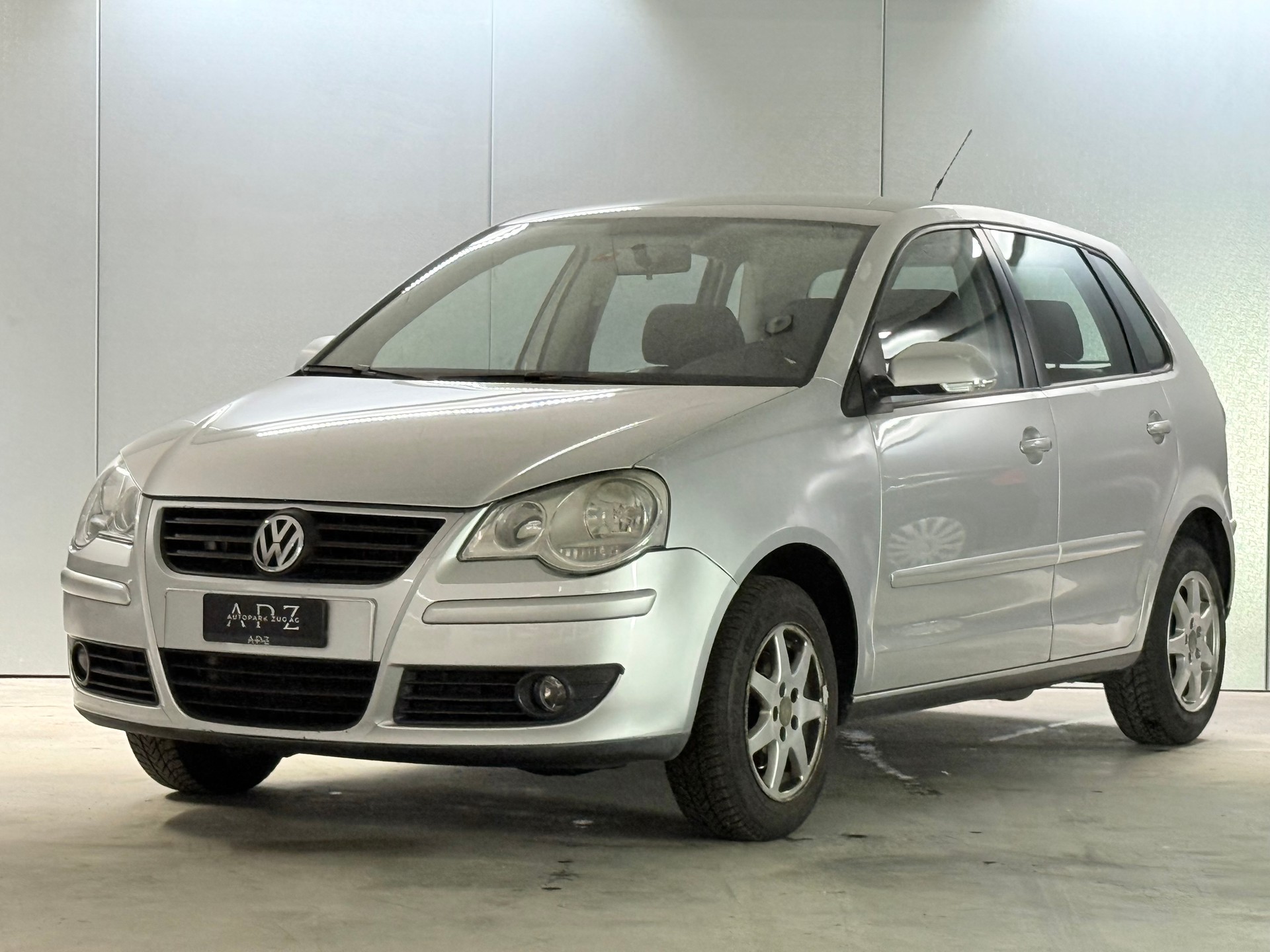 VW Polo 1.4 16V Young&Fresh Automatic-image-0