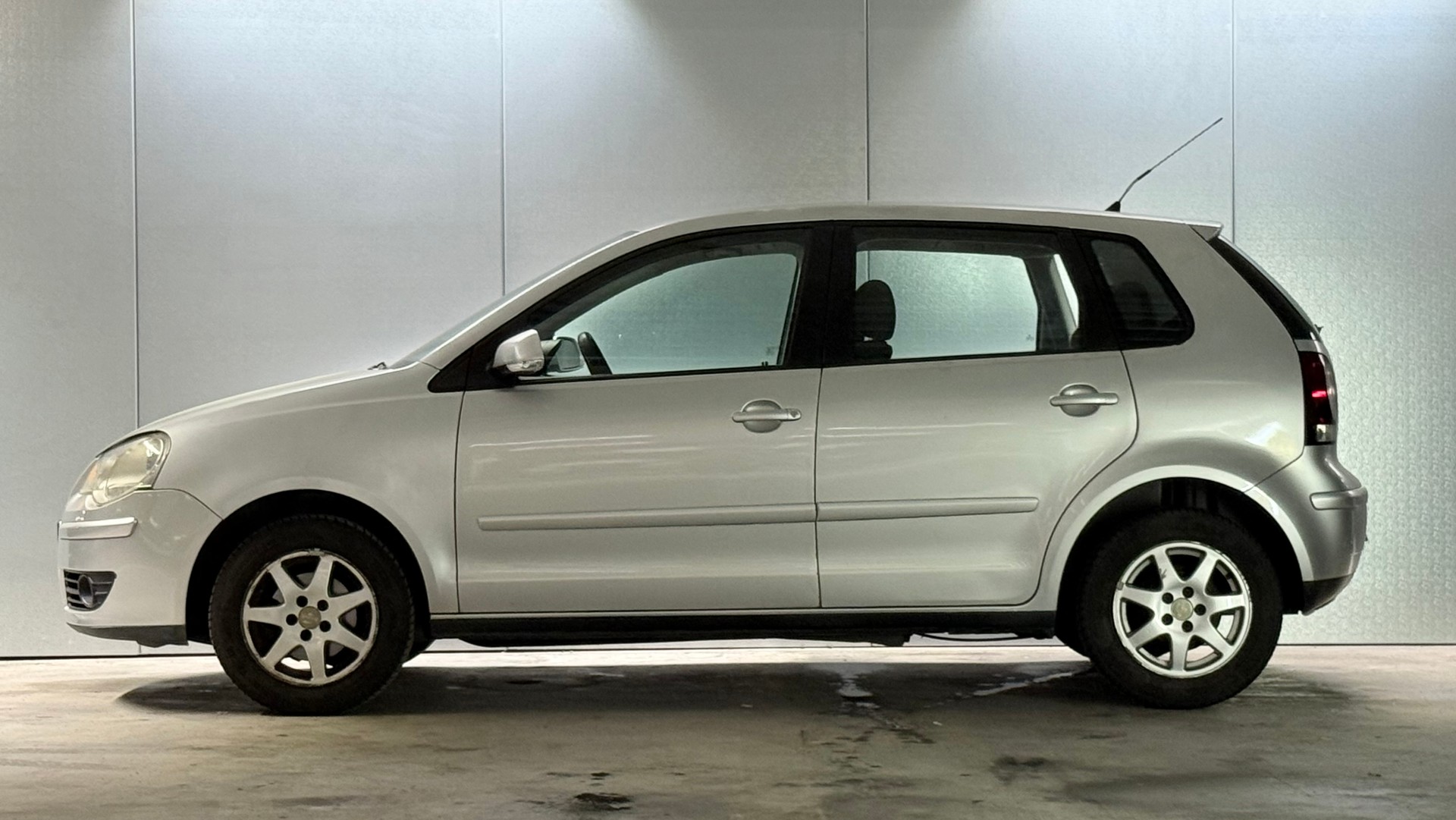 VW Polo 1.4 16V Young&Fresh Automatic-image-7