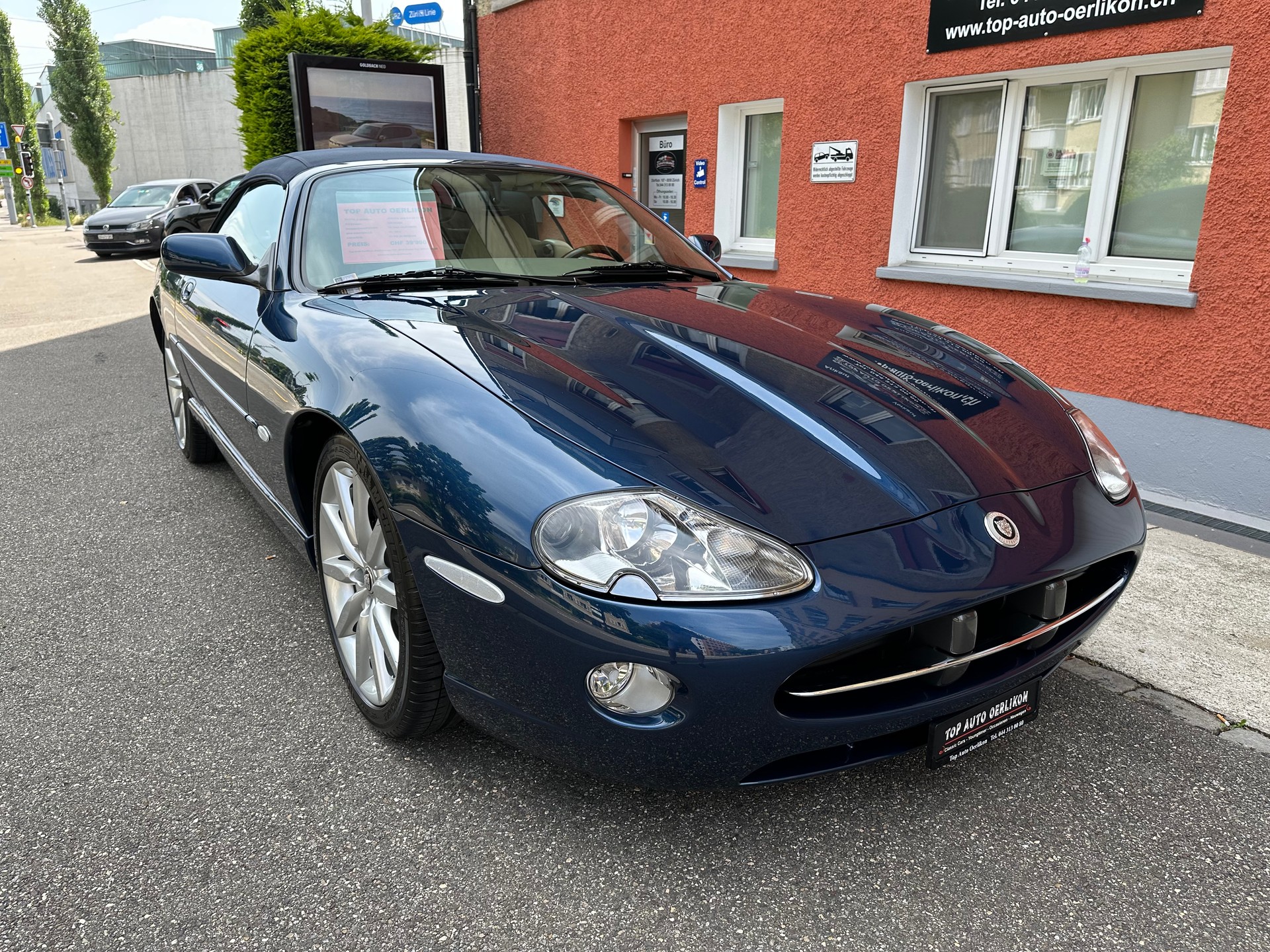 JAGUAR XK8 Convertible-image-3