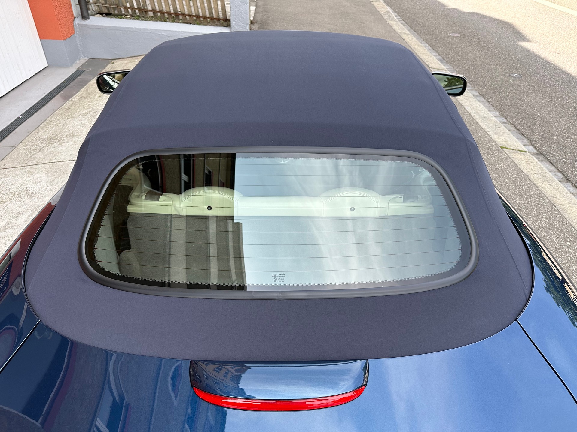 JAGUAR XK8 Convertible-image-15