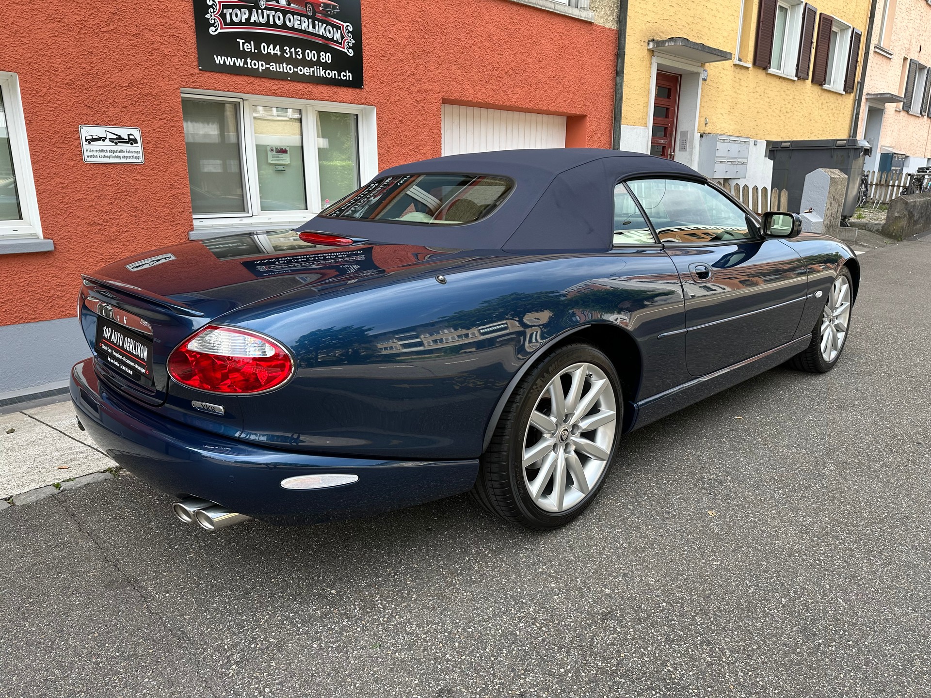 JAGUAR XK8 Convertible-image-2