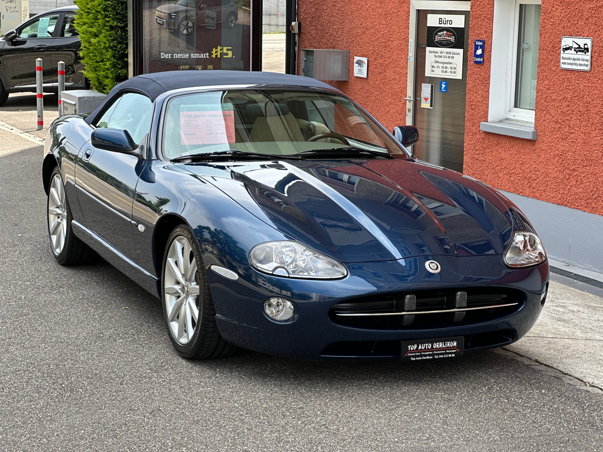 JAGUAR XK8 Convertible-image-1