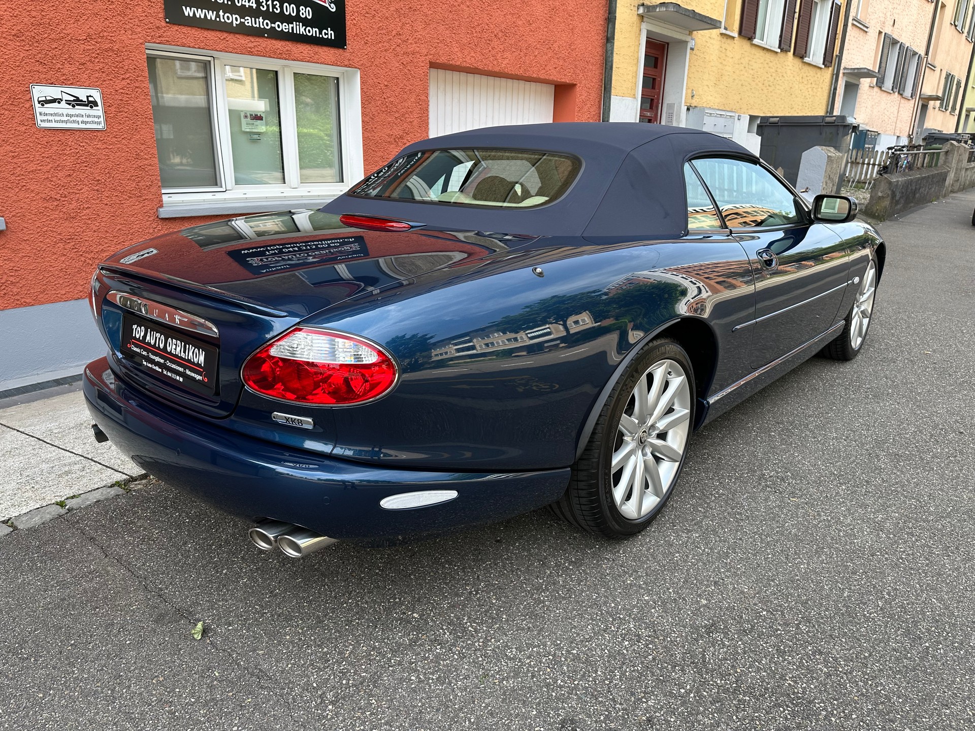 JAGUAR XK8 Convertible-image-5