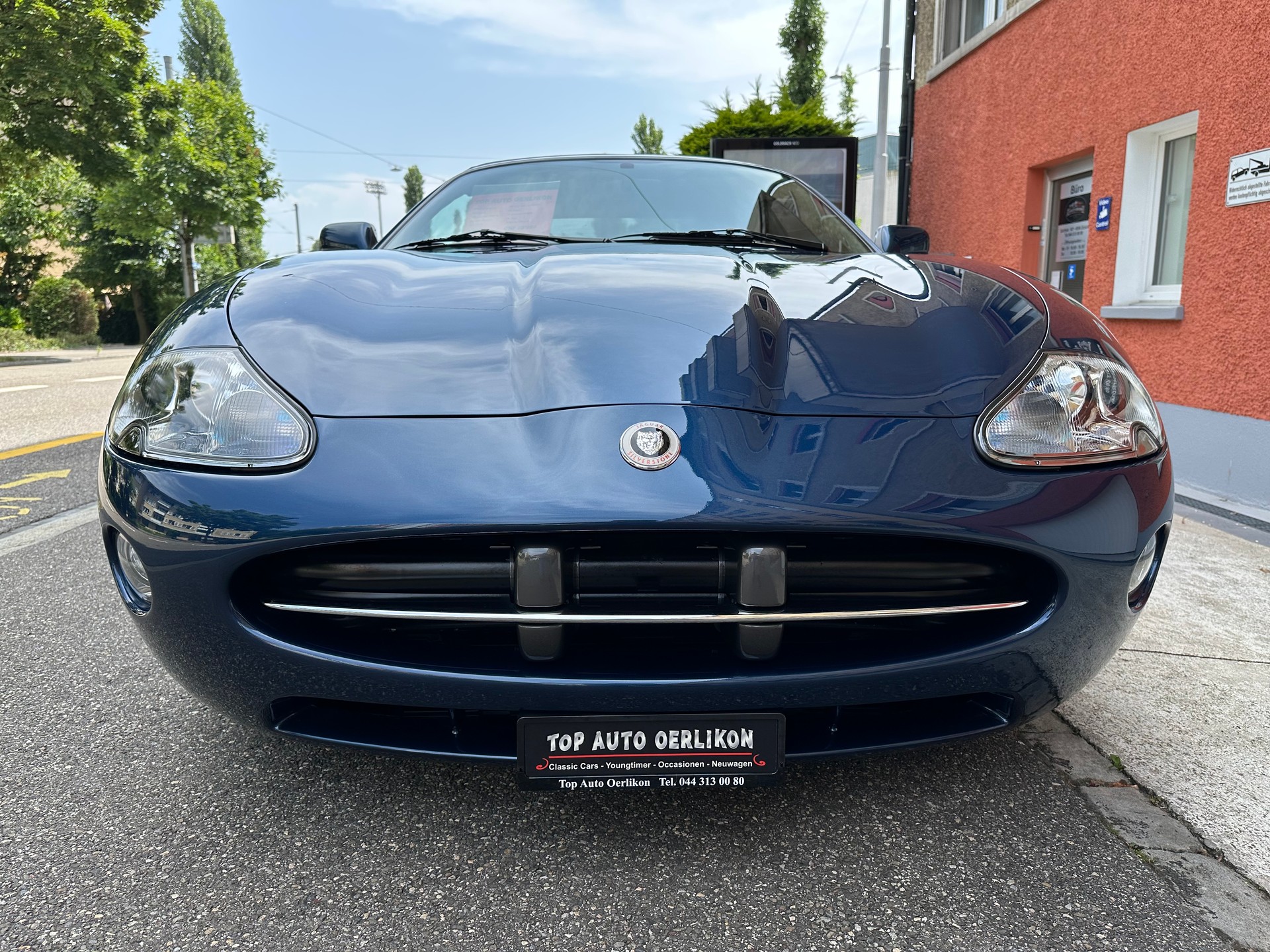 JAGUAR XK8 Convertible-image-7