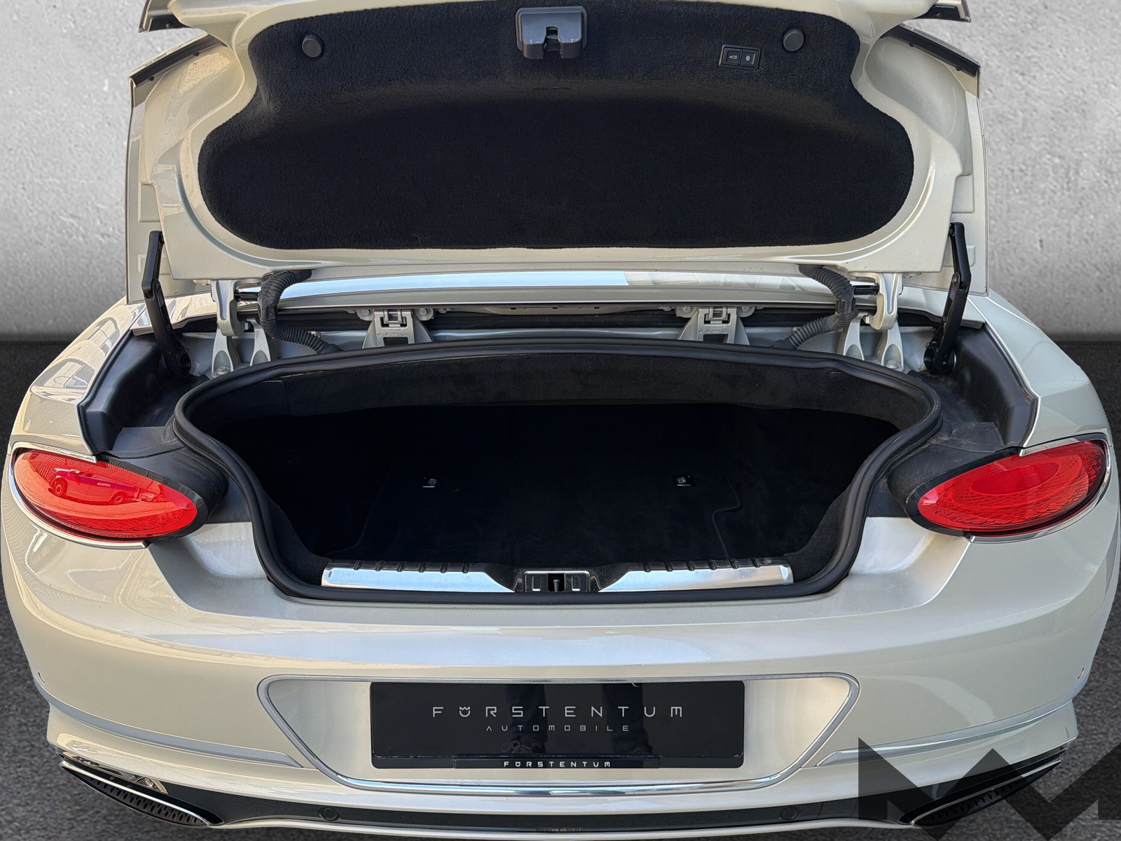 BENTLEY Continental GTC 6.0 W12-image-31
