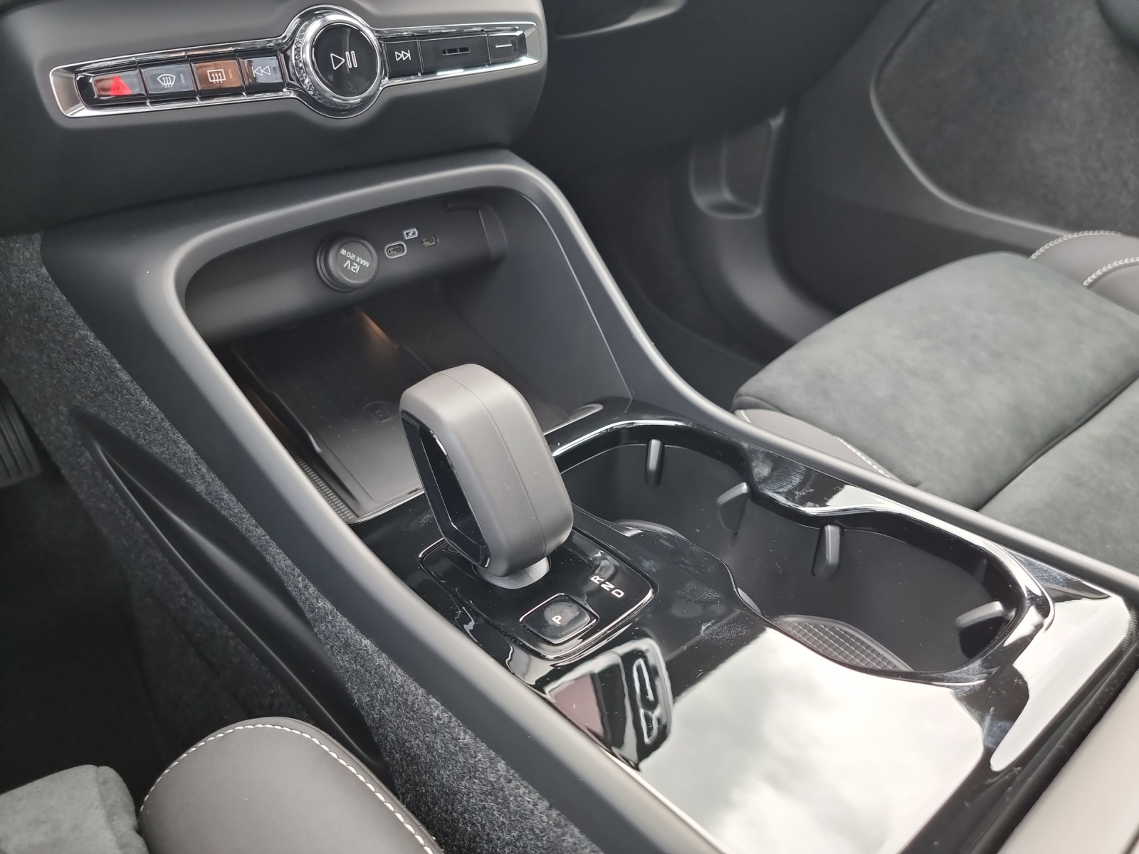 VOLVO EX40 Twin Performance Ultra AWD-image-12